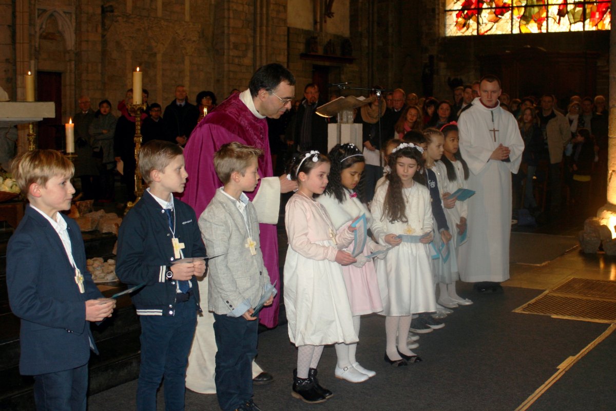 1603_1ères communions (Ecole St-Jean) 26