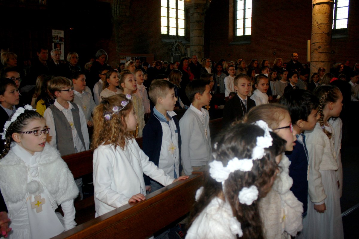 1603_1ères communions (Ecole St-Jean) 33