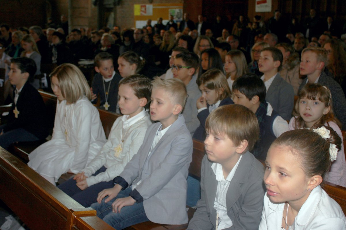 1603_1ères communions (Ecole St-Jean) 49