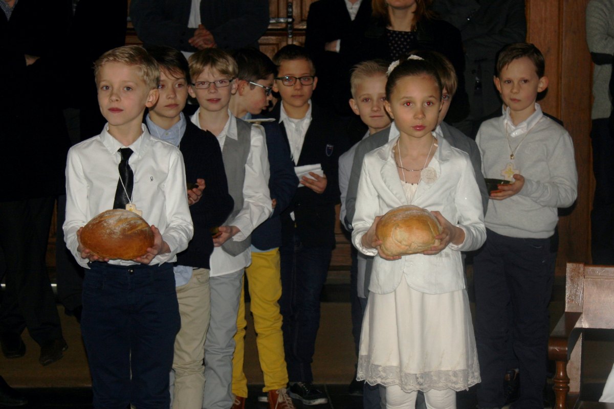 1603_1ères communions (Ecole St-Jean) 58