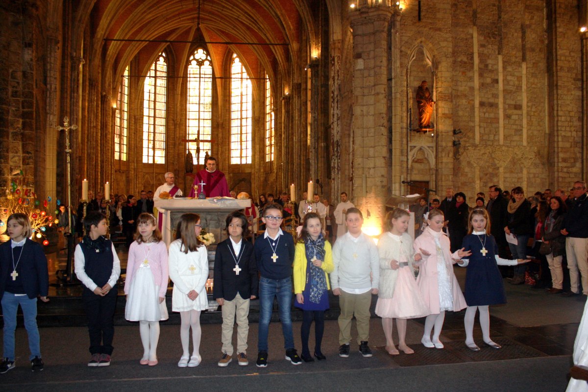 1603_1ères communions (Ecole St-Jean) 64