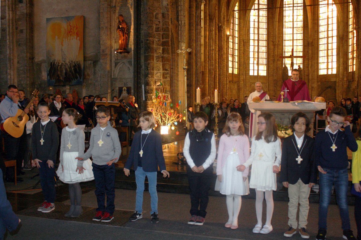 1603_1ères communions (Ecole St-Jean) 65