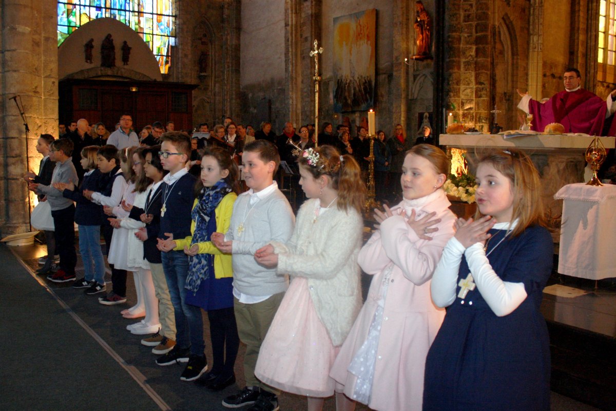 1603_1ères communions (Ecole St-Jean) 66