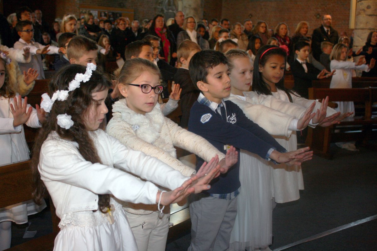 1603_1ères communions (Ecole St-Jean) 67