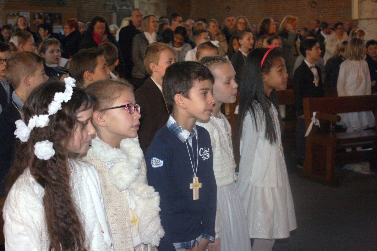 1603_1ères communions (Ecole St-Jean) 68