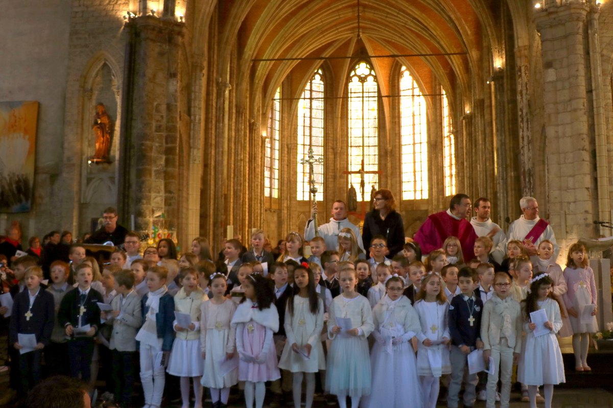 1603_1ères communions (Ecole St-Jean) 84