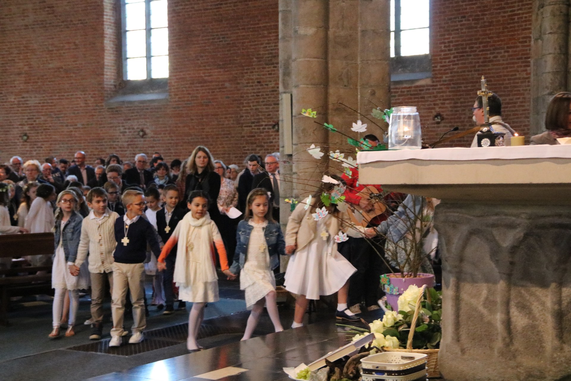1704_1ères communions (Ecole St-Jean) 77