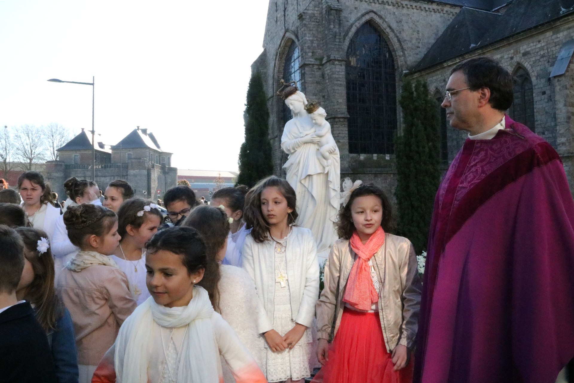 1704_1ères communions (Ecole St-Jean) 92