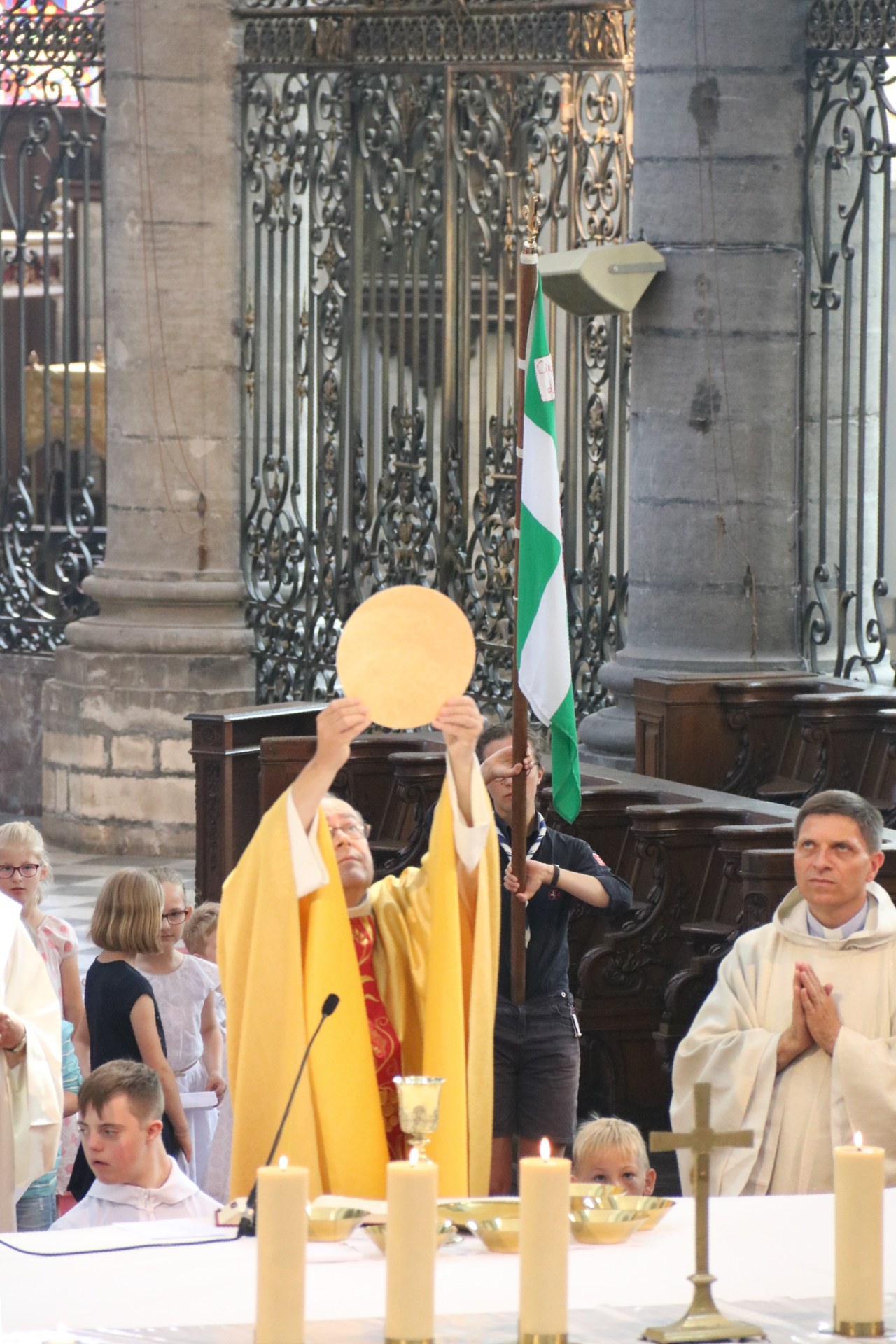 1706_Célébration de l'Eucharistie 68