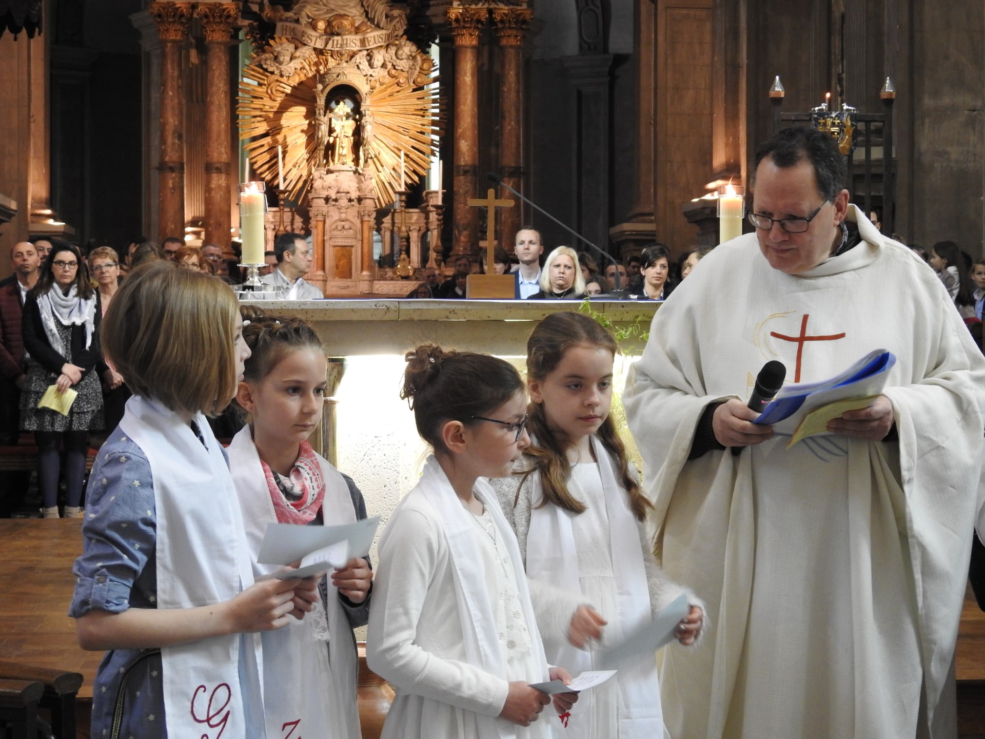 1eres communions 2018 cathedrale (106)
