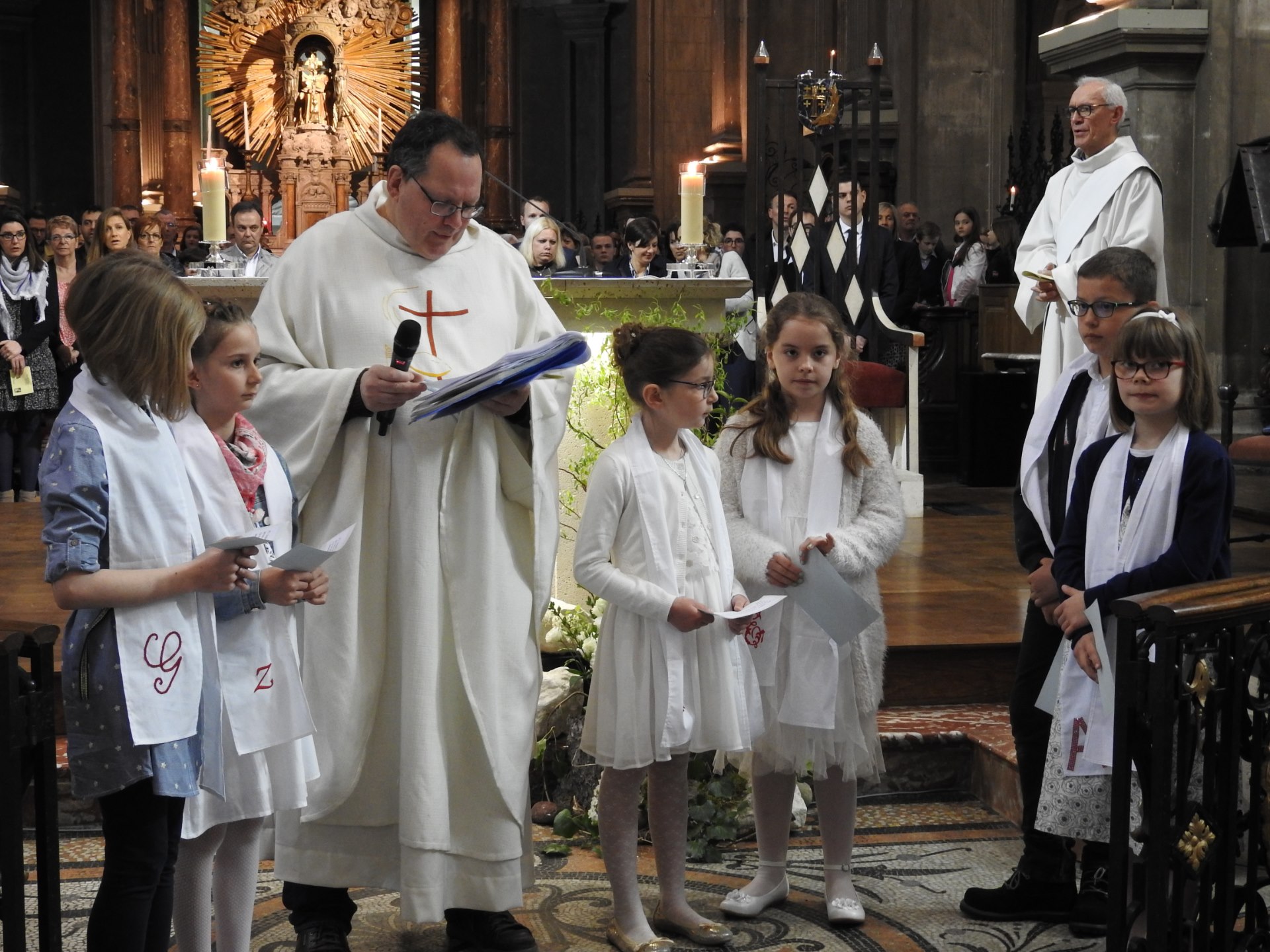 1eres communions 2018 cathedrale (108)
