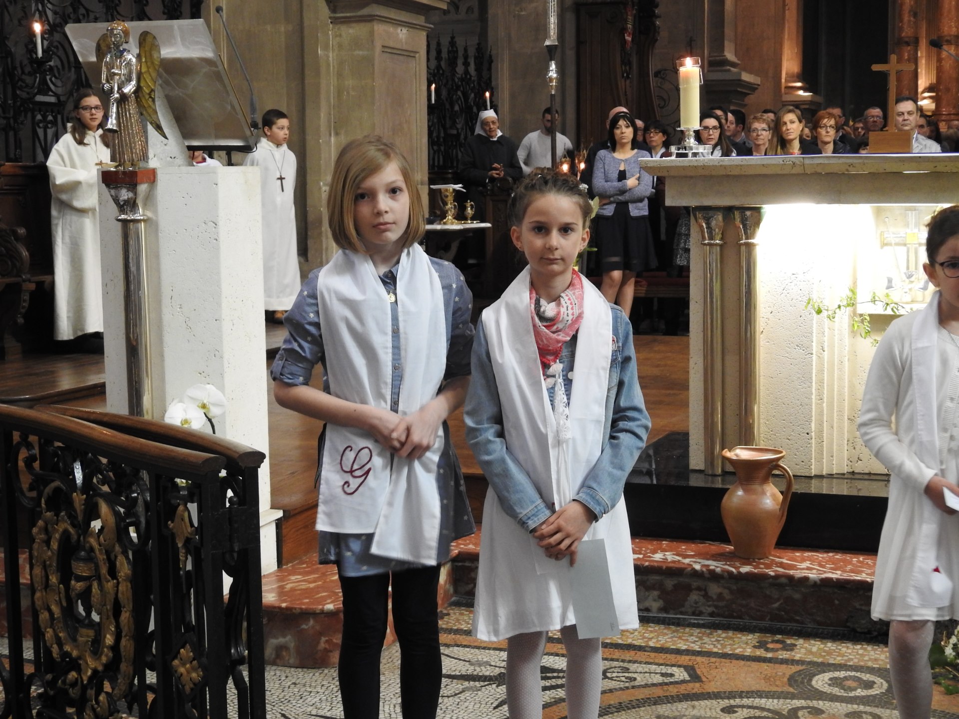 1eres communions 2018 cathedrale (109)