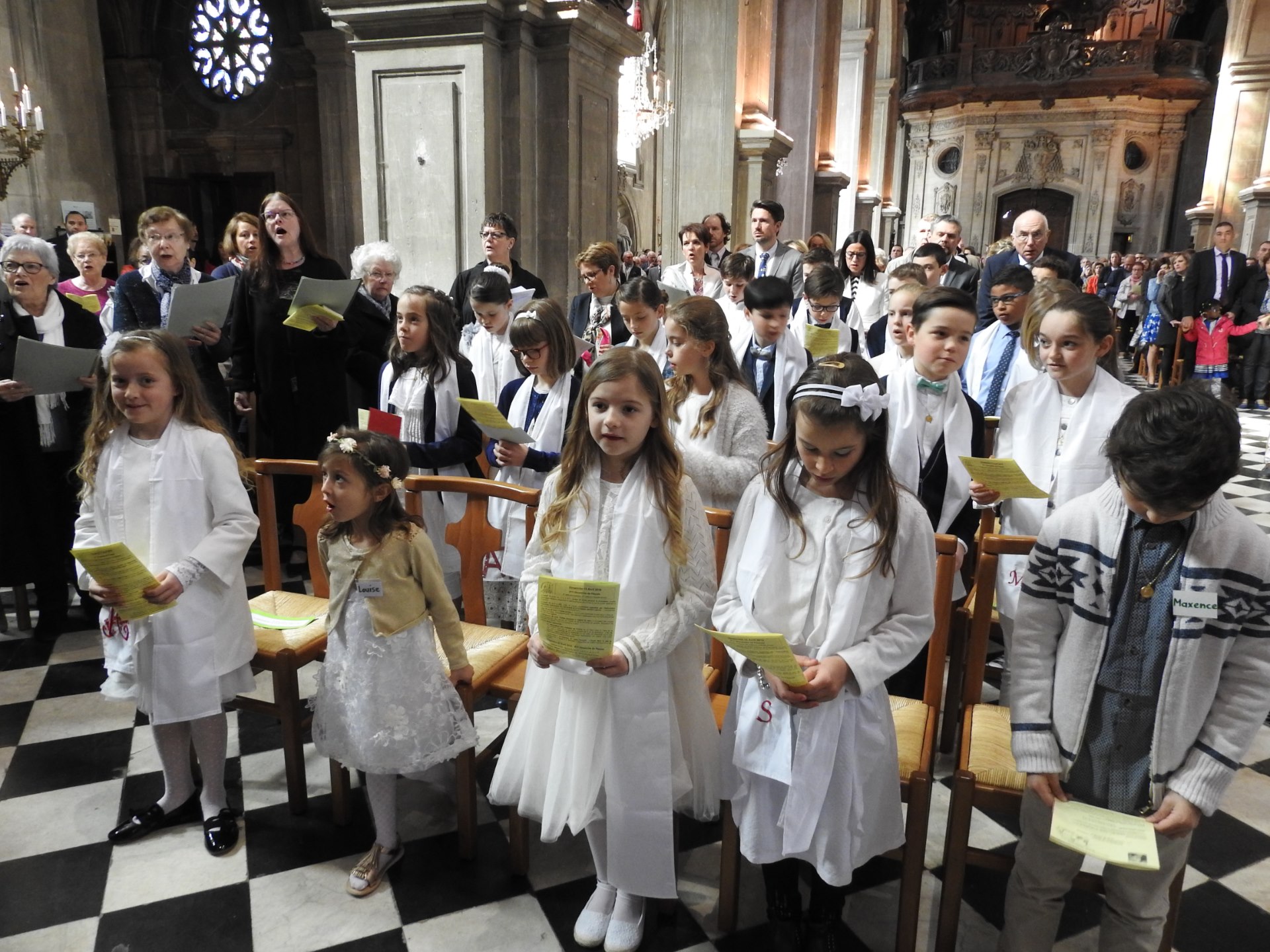 1eres communions 2018 cathedrale (111)