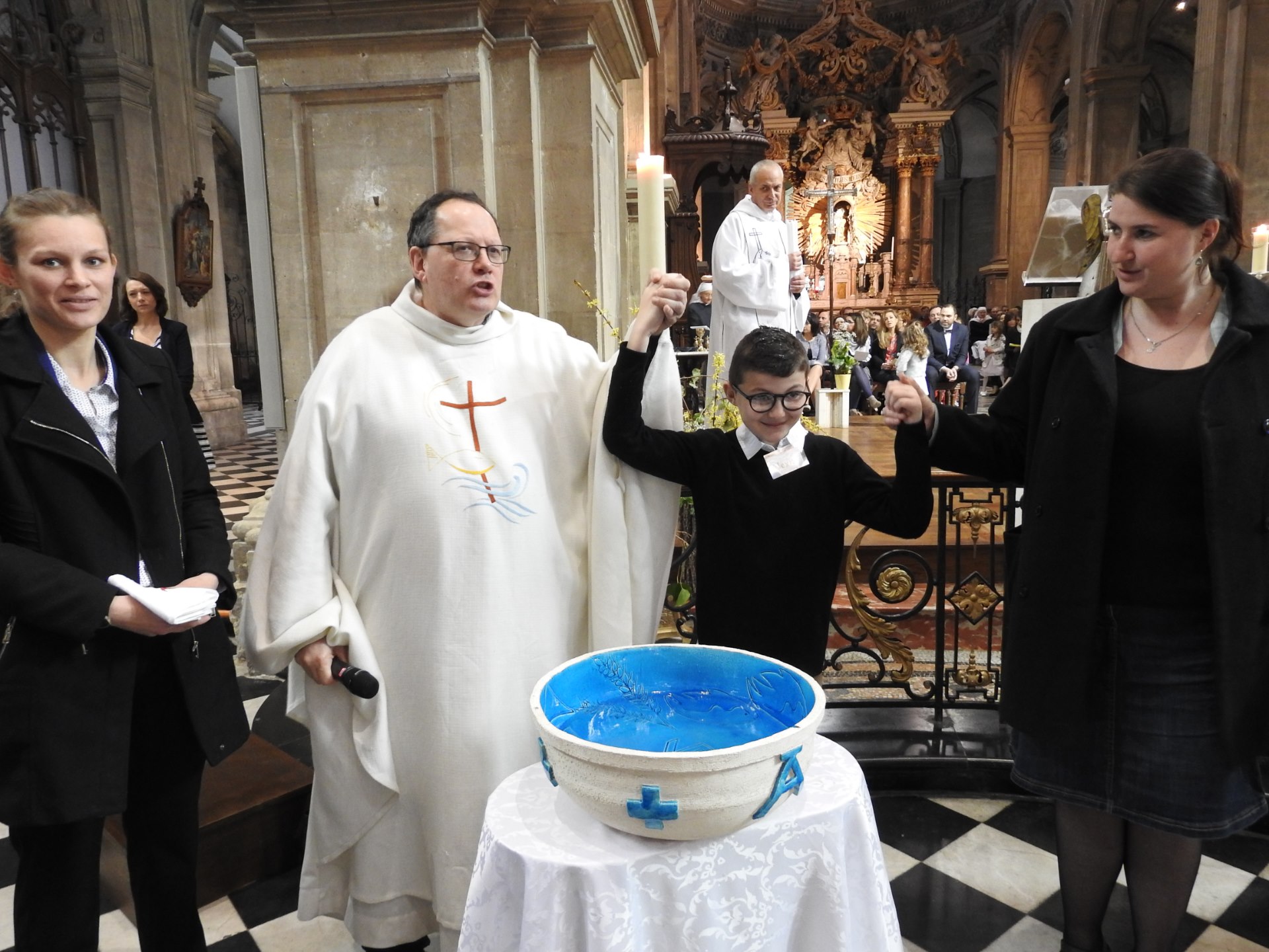 1eres communions 2018 cathedrale (129)