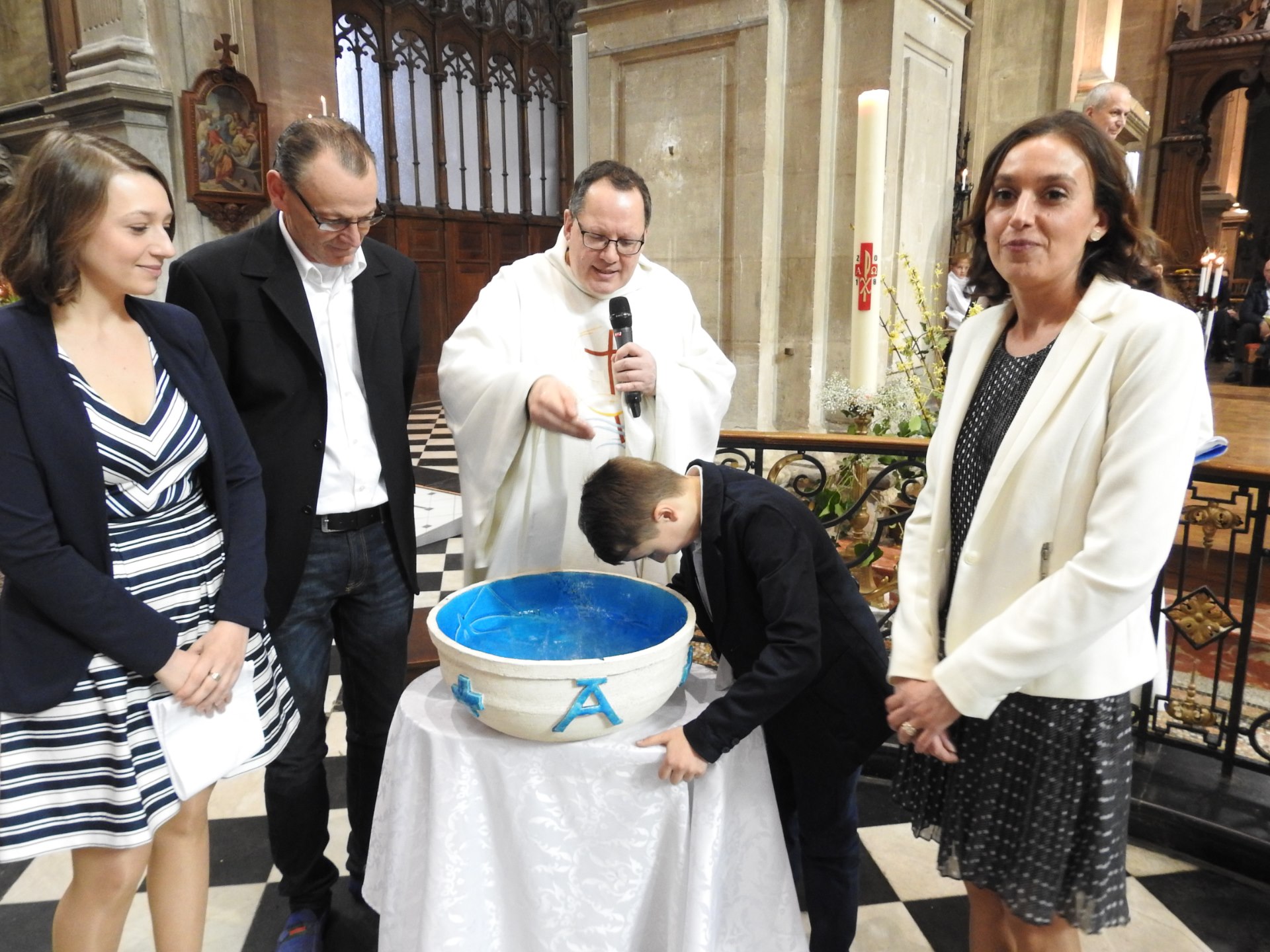1eres communions 2018 cathedrale (131)