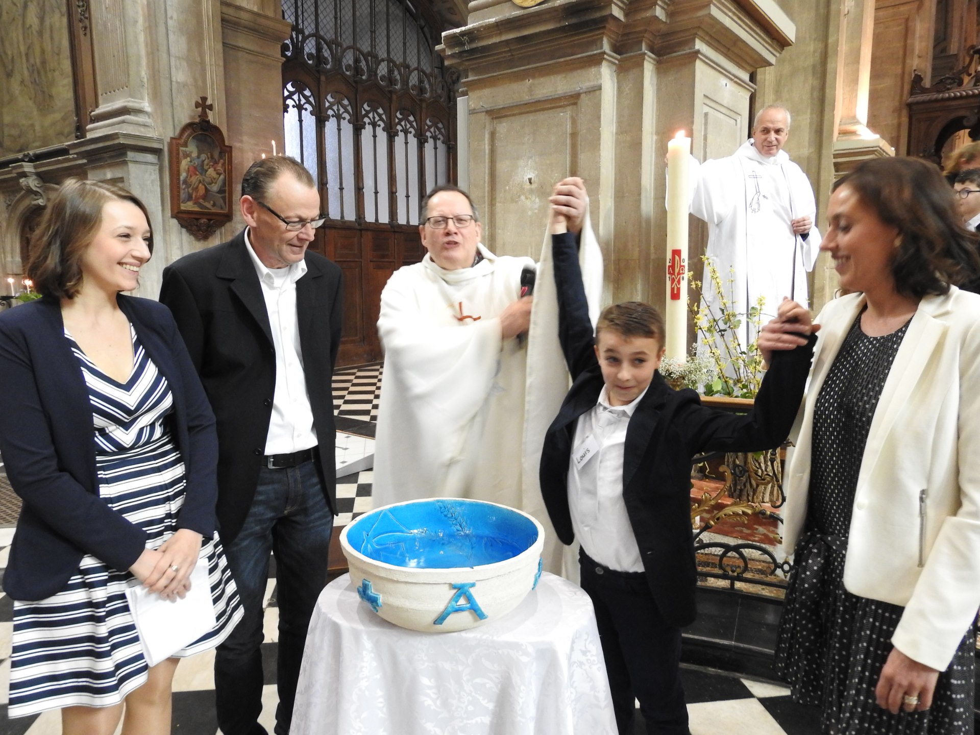 1eres communions 2018 cathedrale (132)