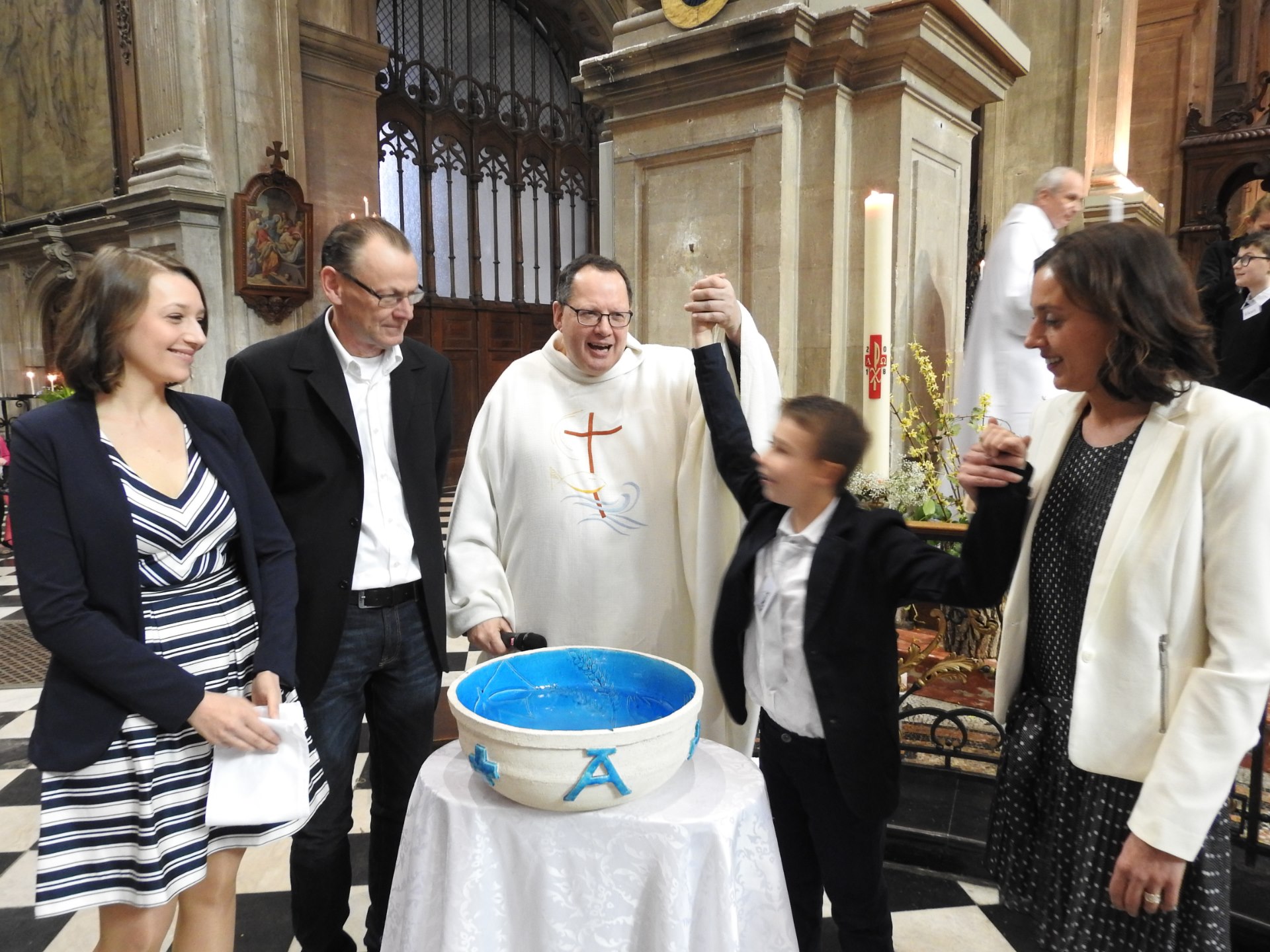 1eres communions 2018 cathedrale (133)