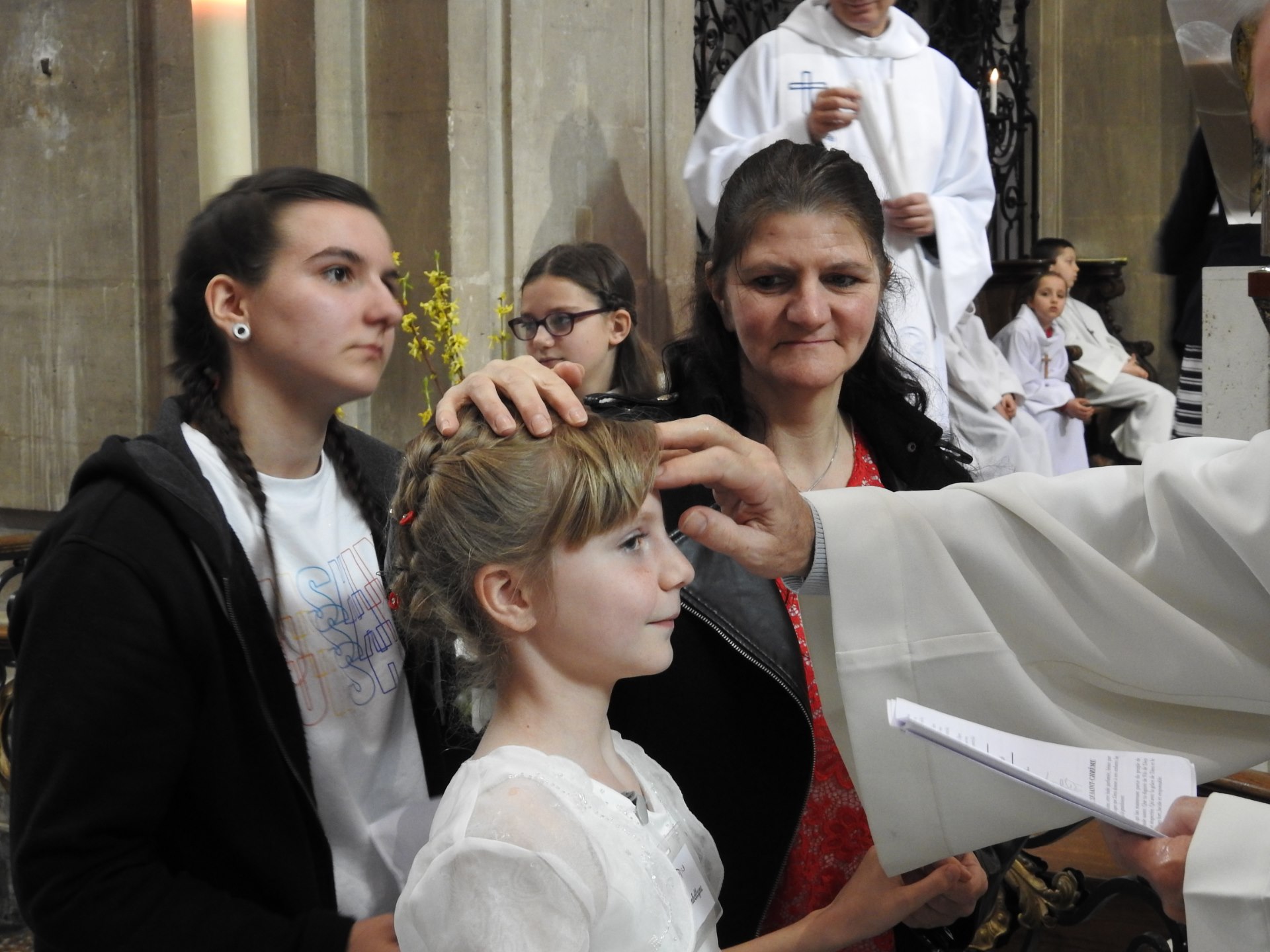 1eres communions 2018 cathedrale (139)