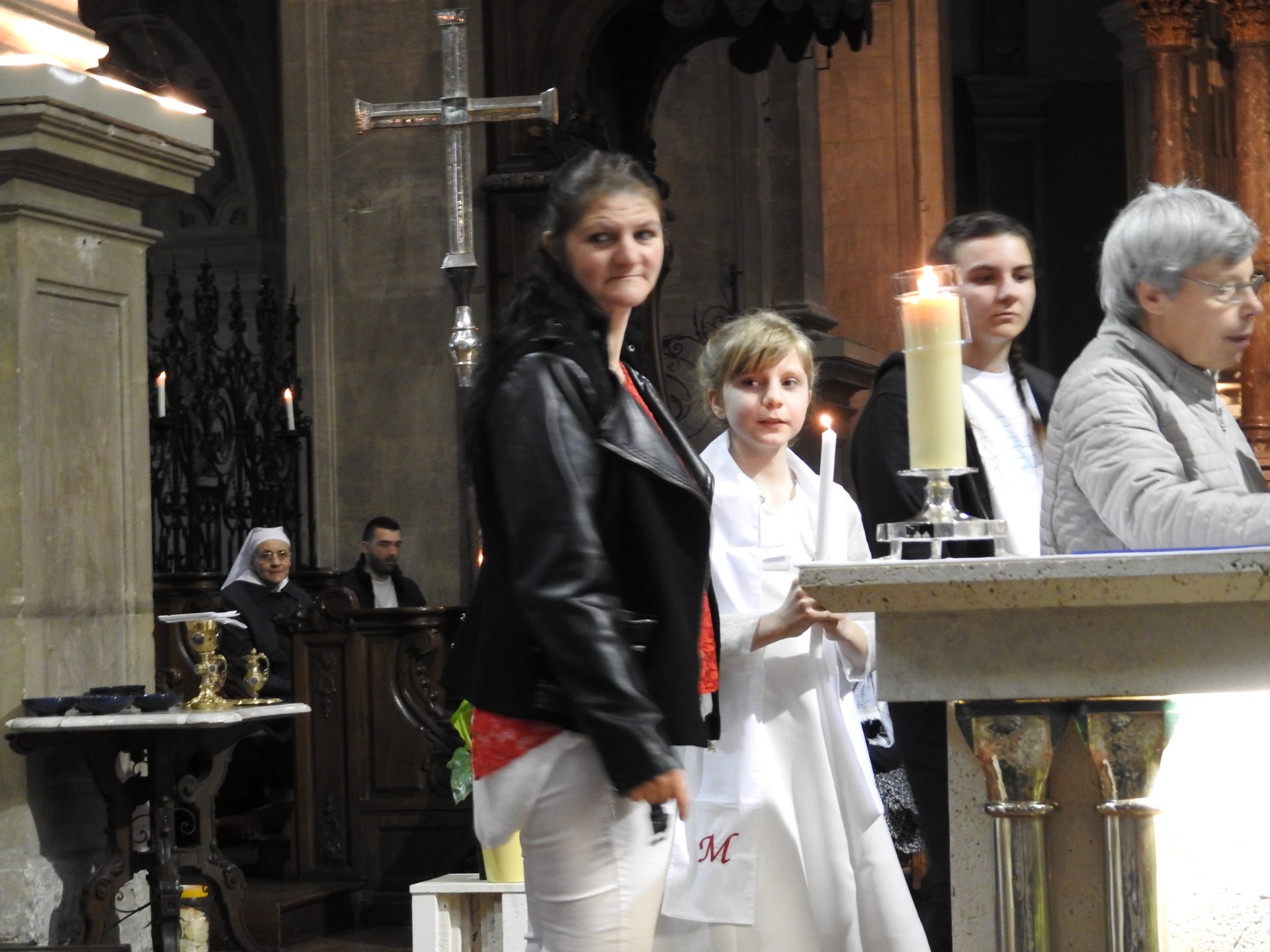 1eres communions 2018 cathedrale (142)