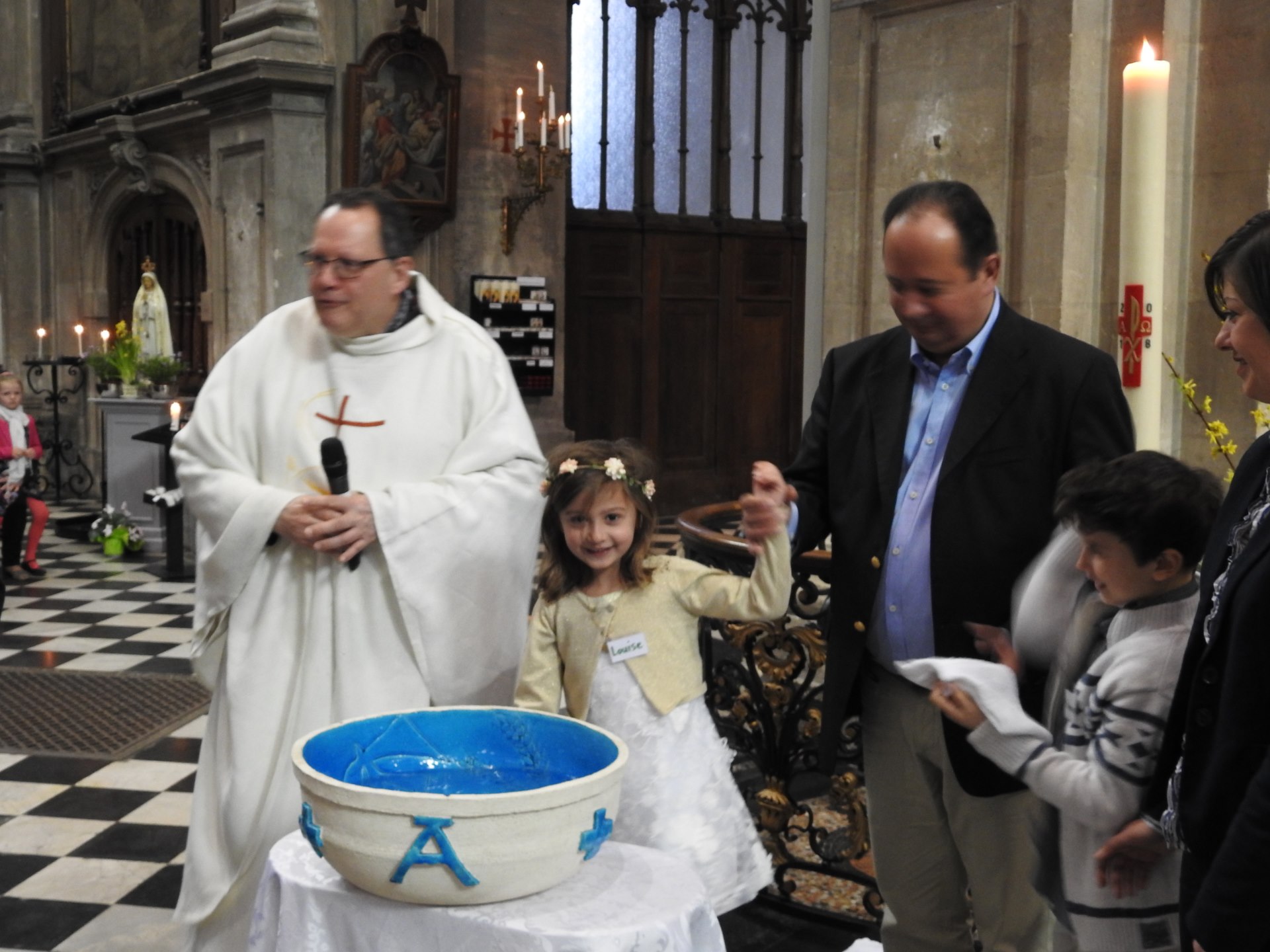 1eres communions 2018 cathedrale (144)