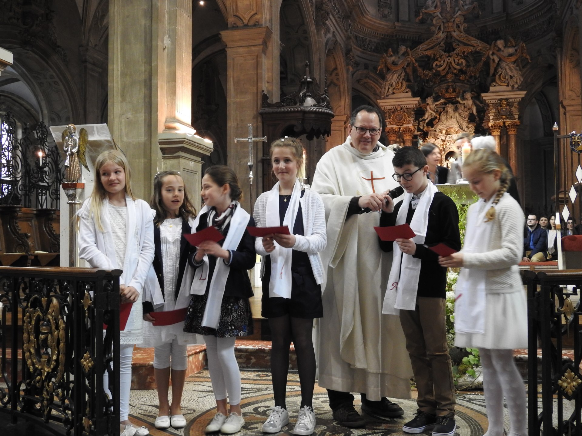 1eres communions 2018 cathedrale (152)