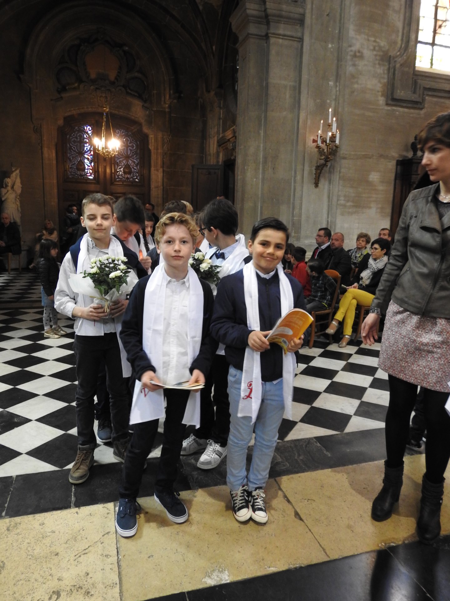 1eres communions 2018 cathedrale (154)