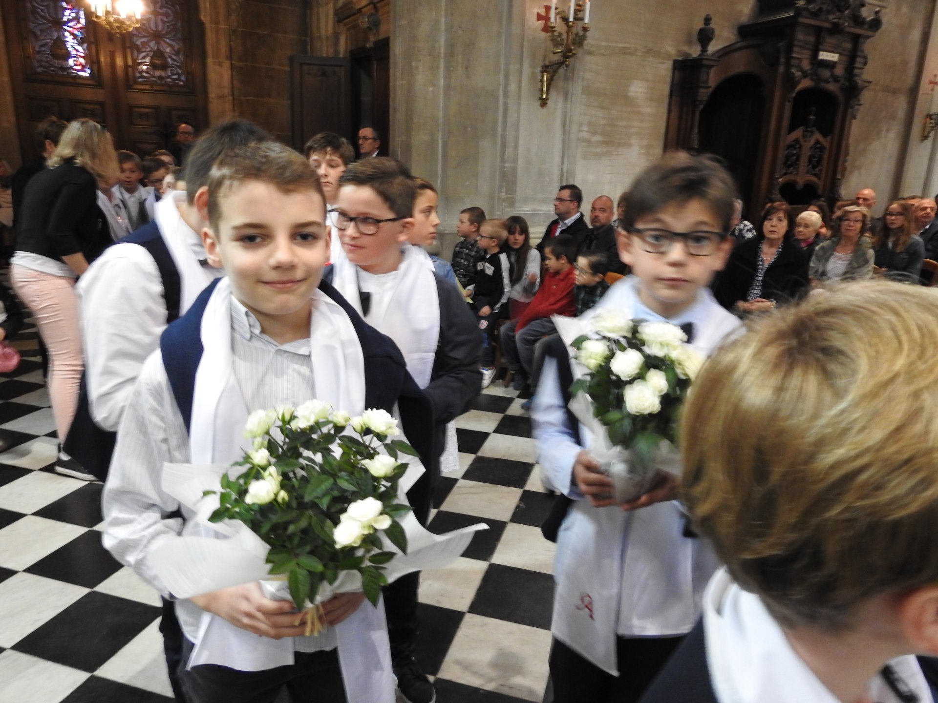 1eres communions 2018 cathedrale (155)