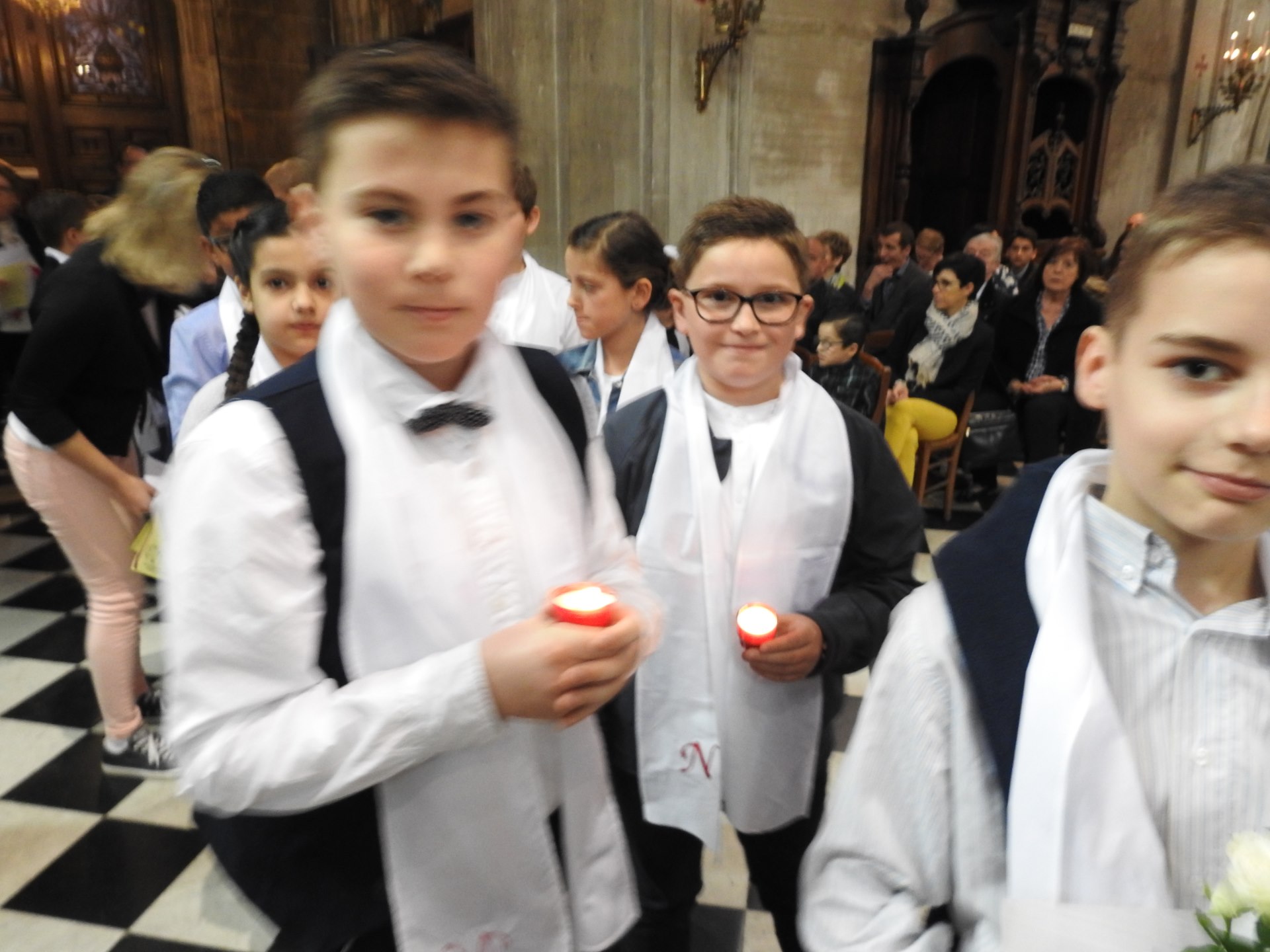 1eres communions 2018 cathedrale (156)