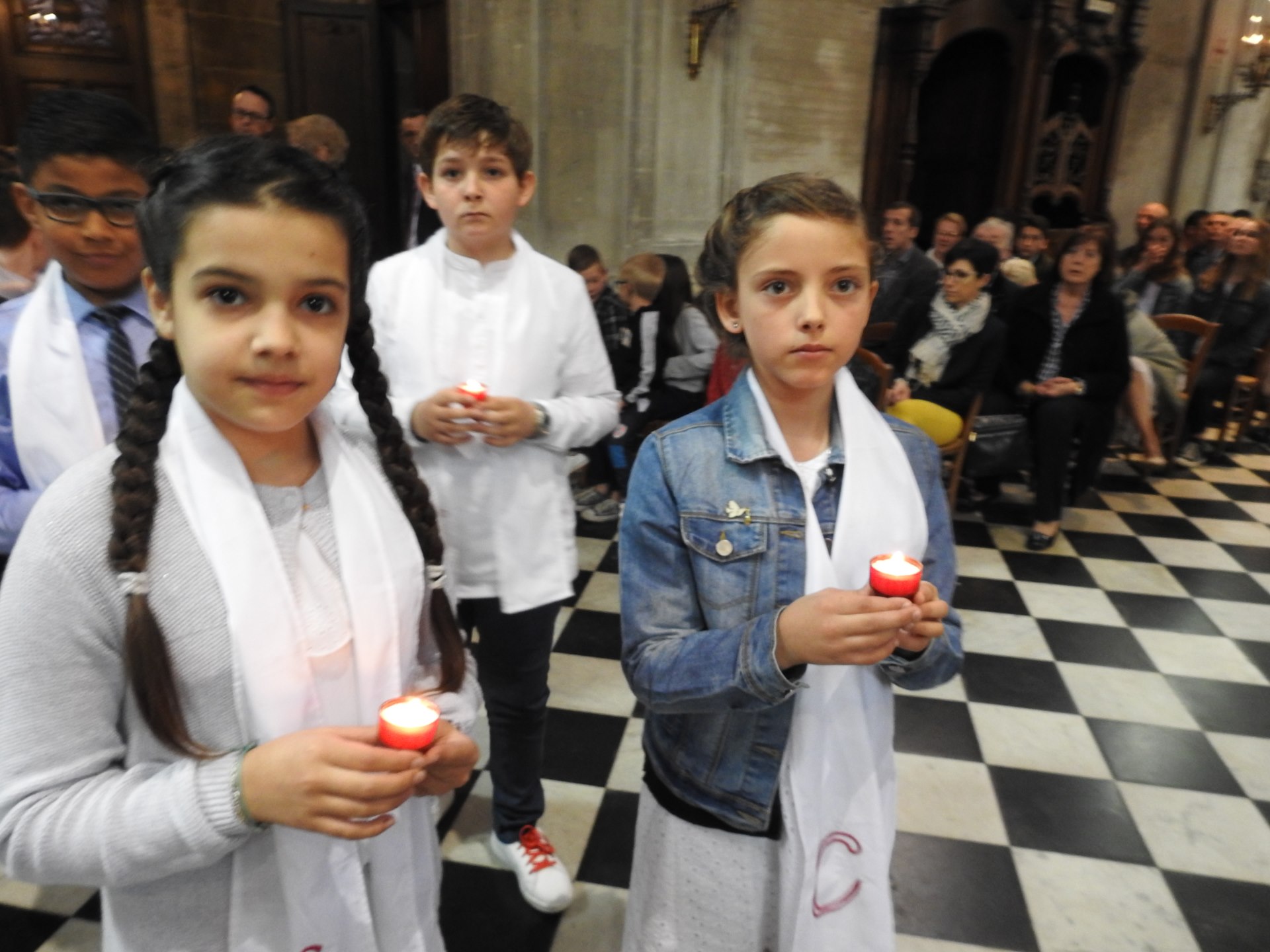 1eres communions 2018 cathedrale (157)