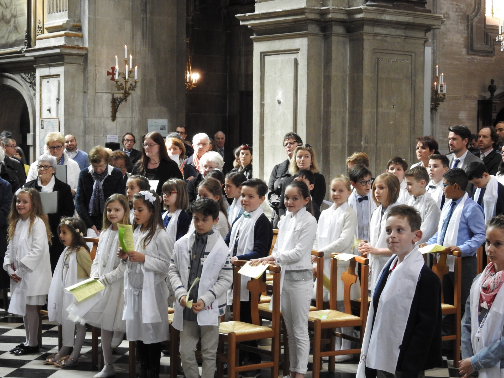 1eres communions 2018 cathedrale (167)