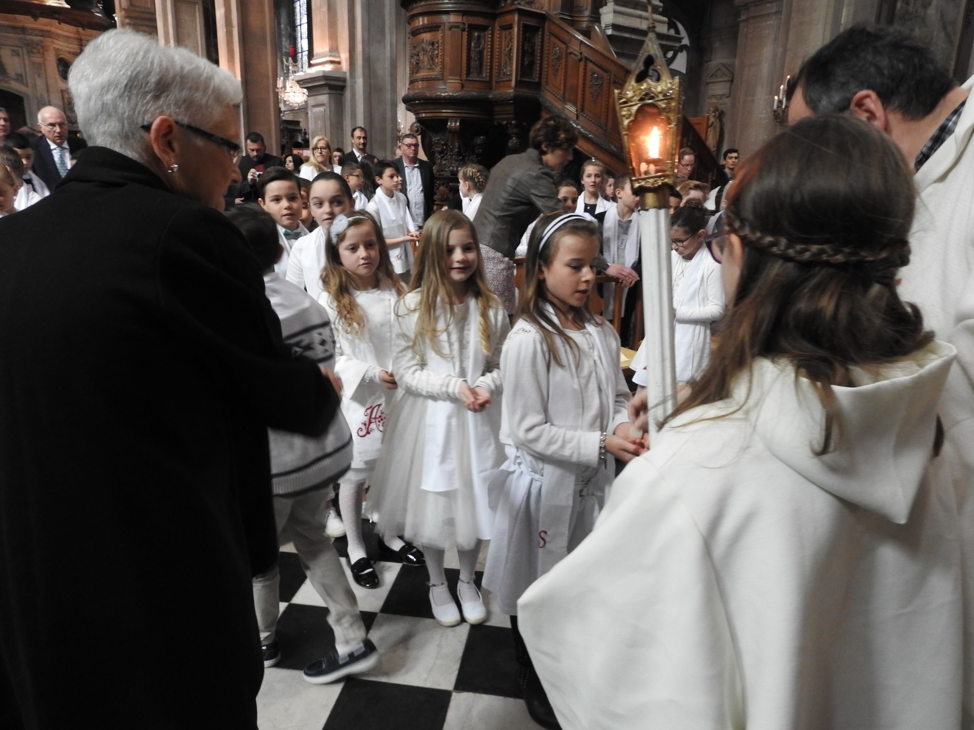 1eres communions 2018 cathedrale (173)