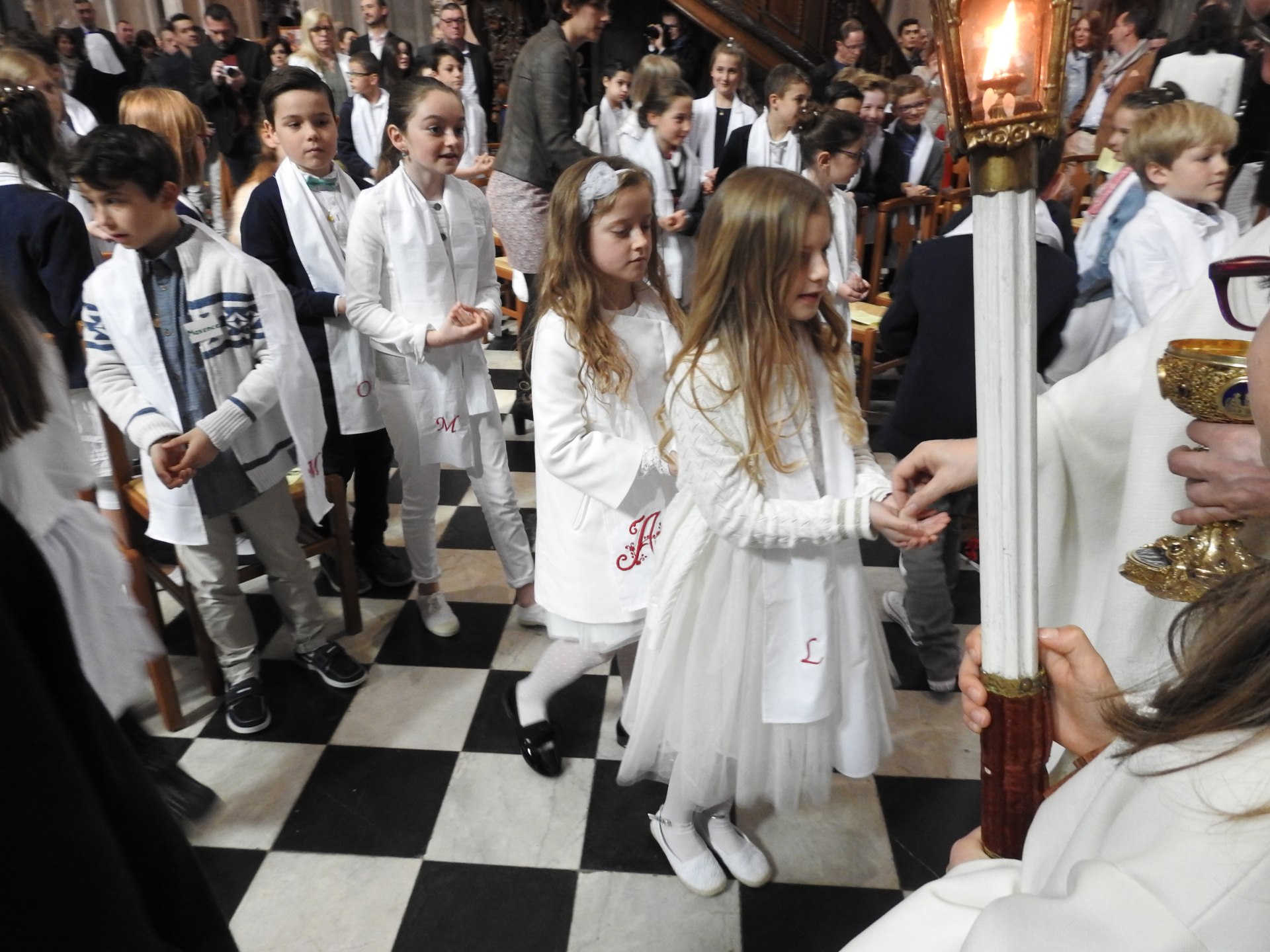 1eres communions 2018 cathedrale (174)
