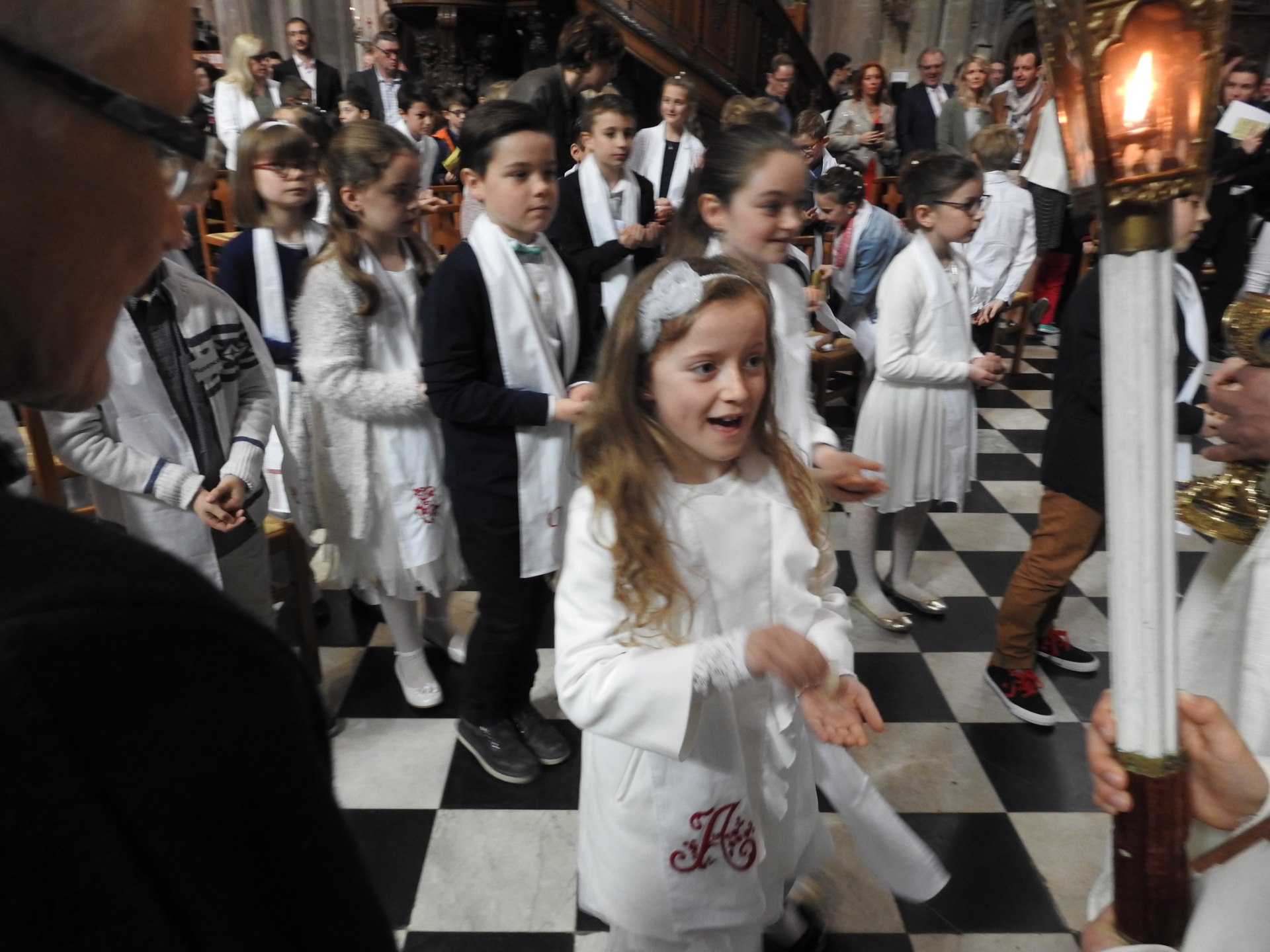 1eres communions 2018 cathedrale (175)