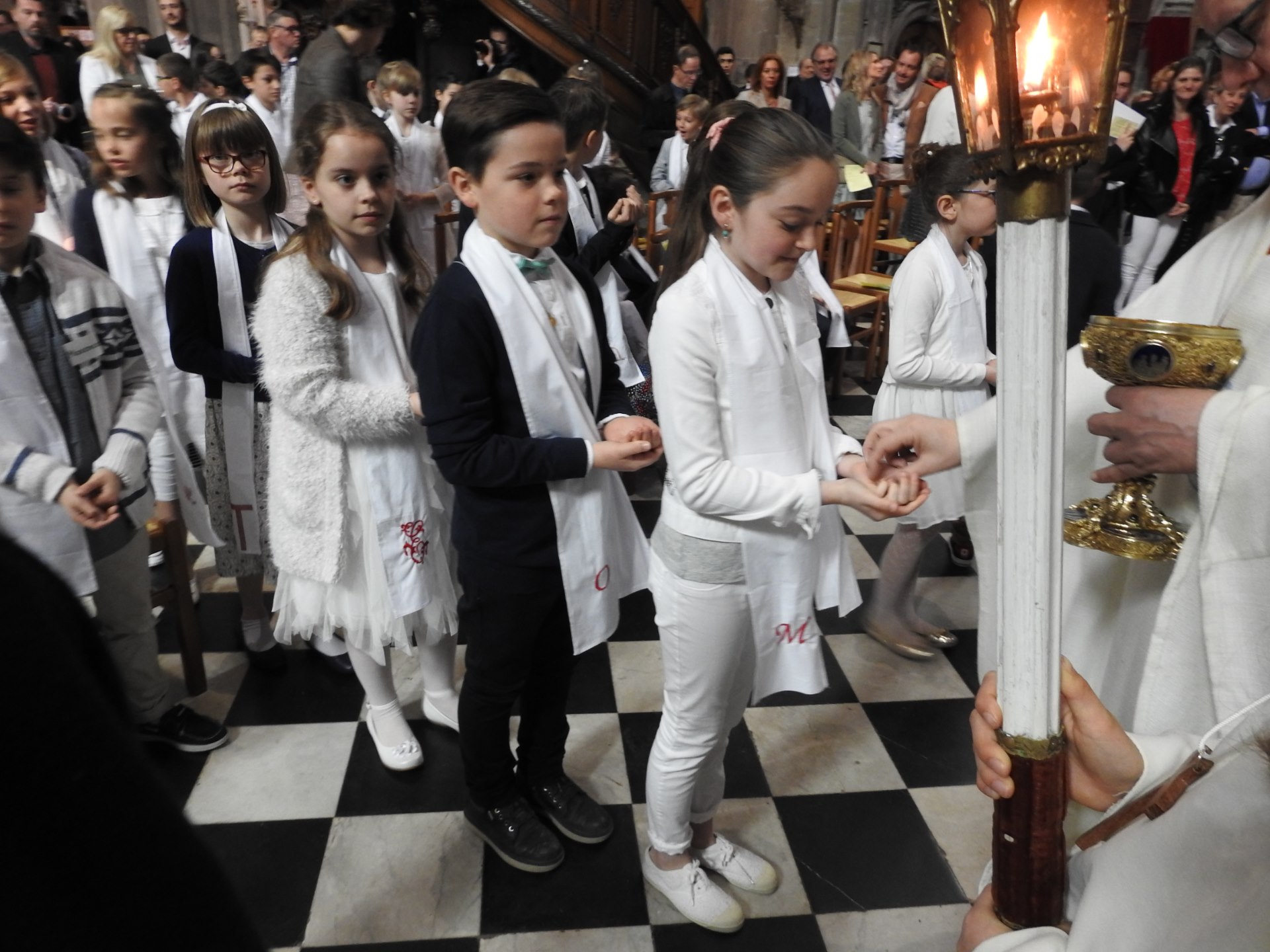 1eres communions 2018 cathedrale (176)
