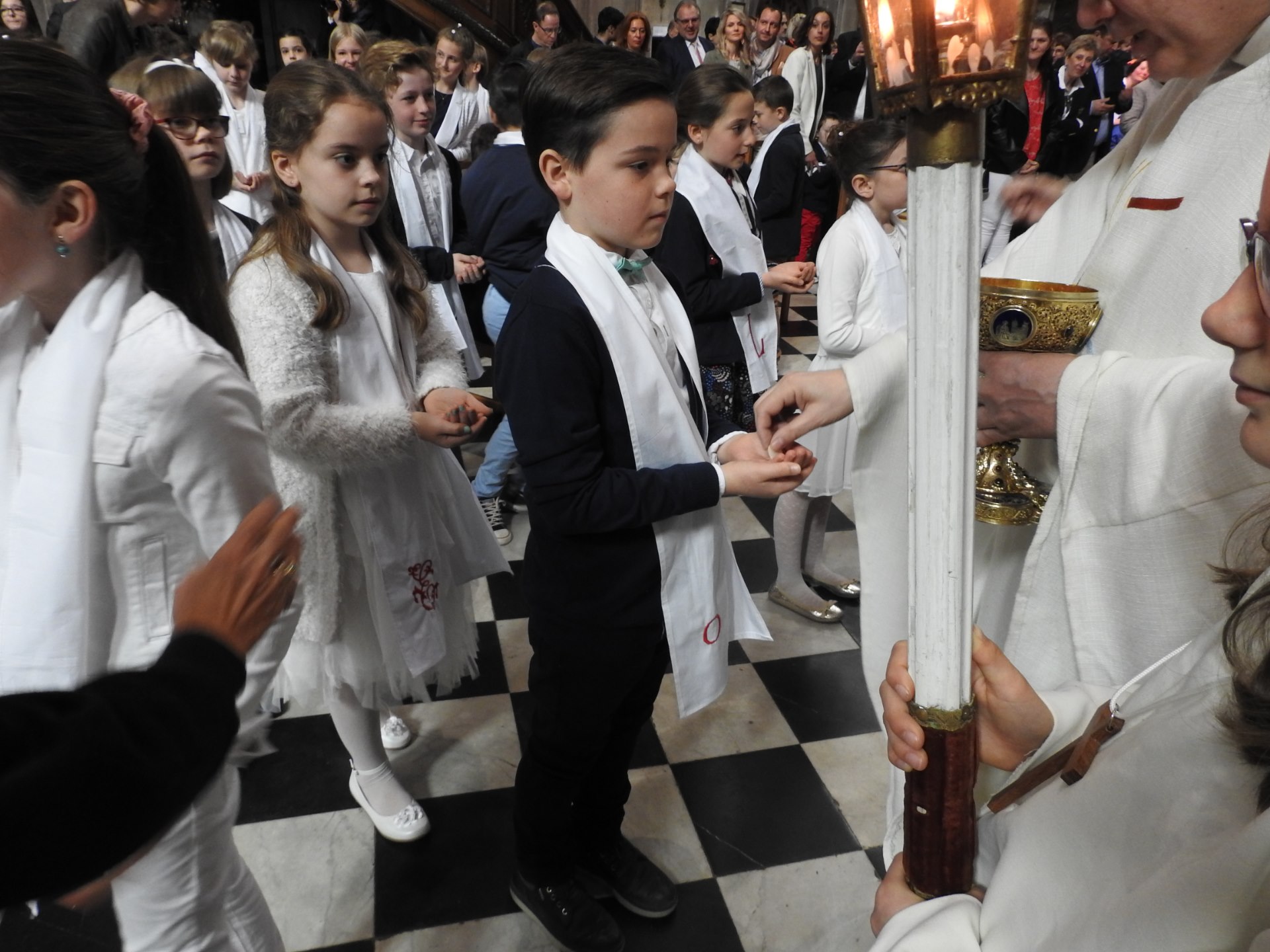 1eres communions 2018 cathedrale (177)