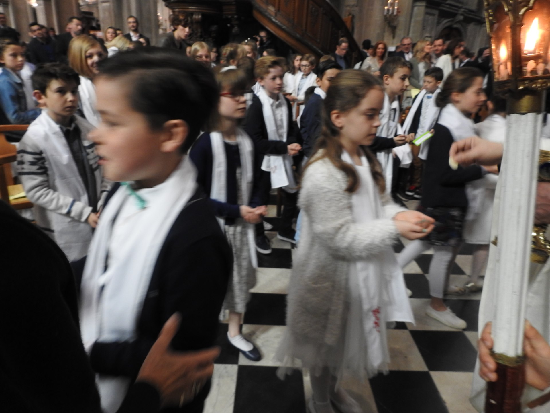 1eres communions 2018 cathedrale (178)