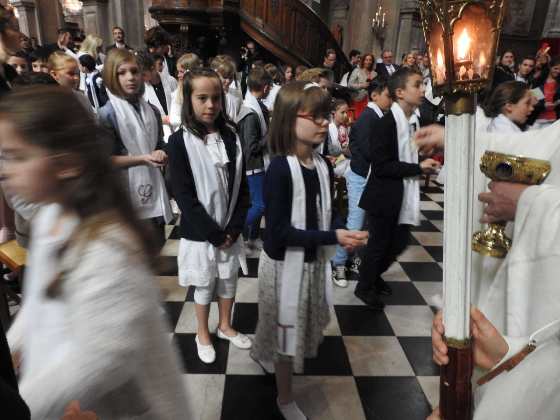 1eres communions 2018 cathedrale (179)