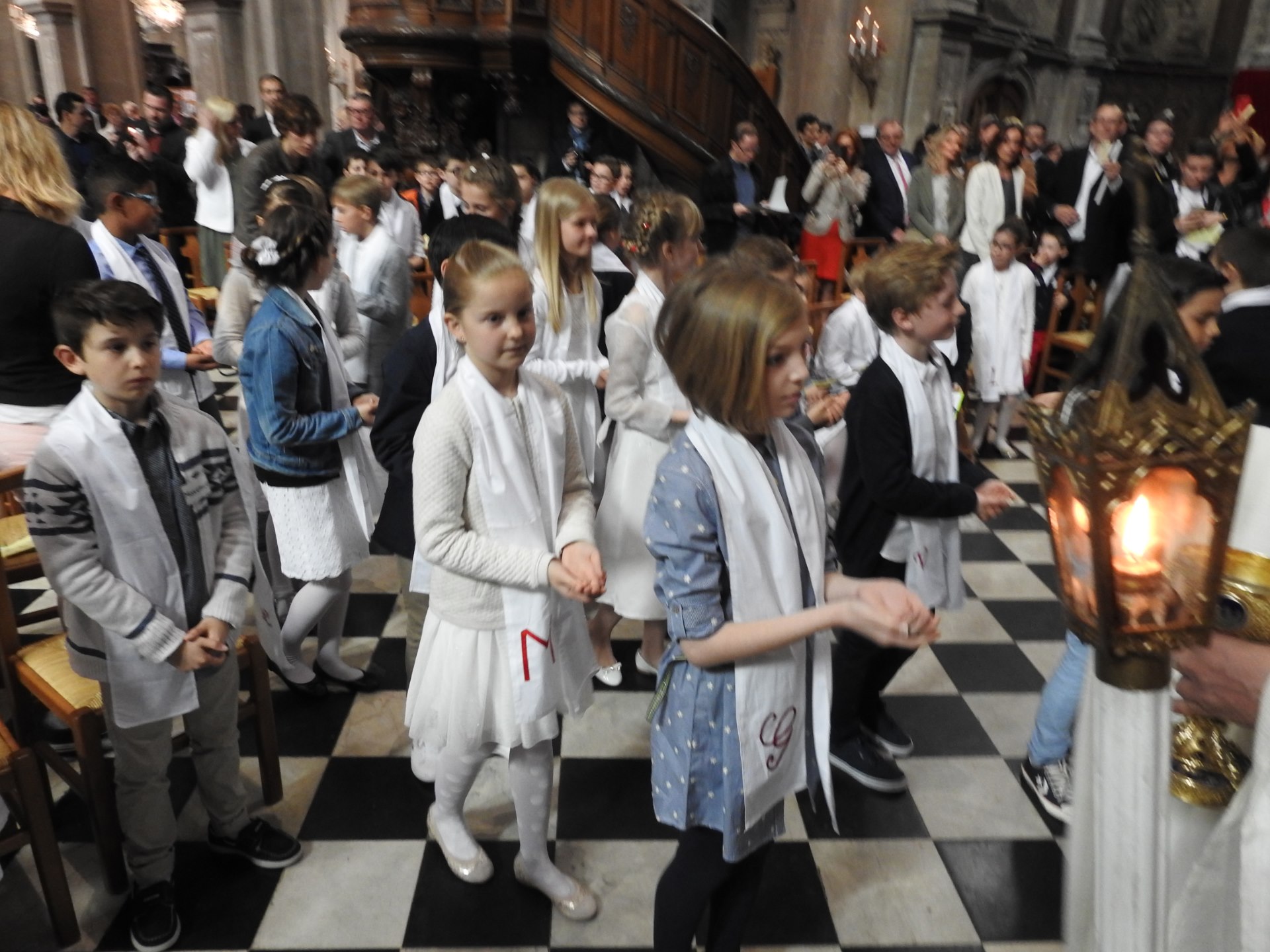 1eres communions 2018 cathedrale (181)