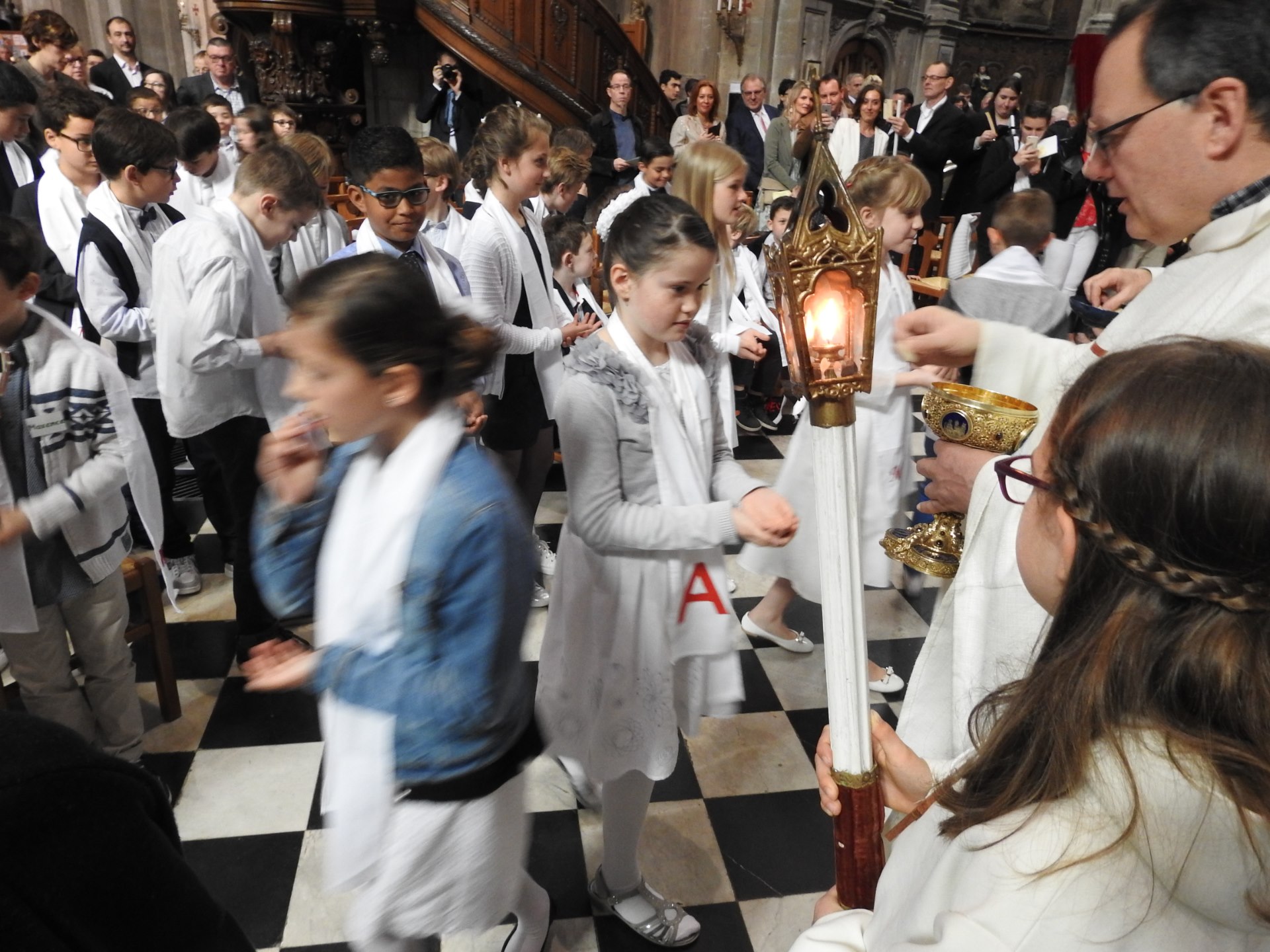 1eres communions 2018 cathedrale (185)