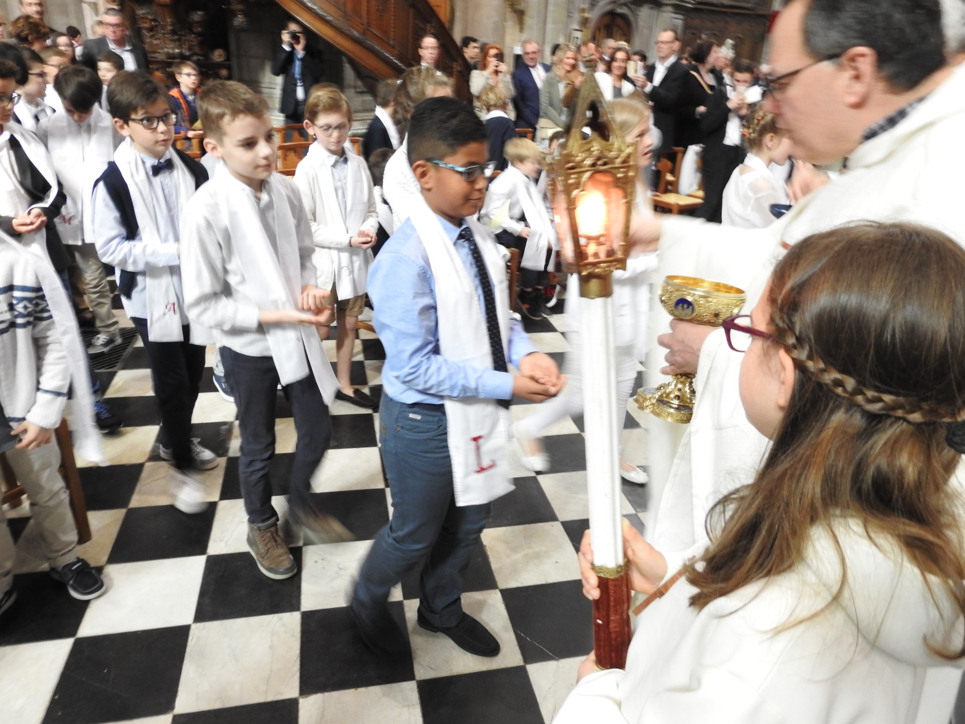 1eres communions 2018 cathedrale (186)