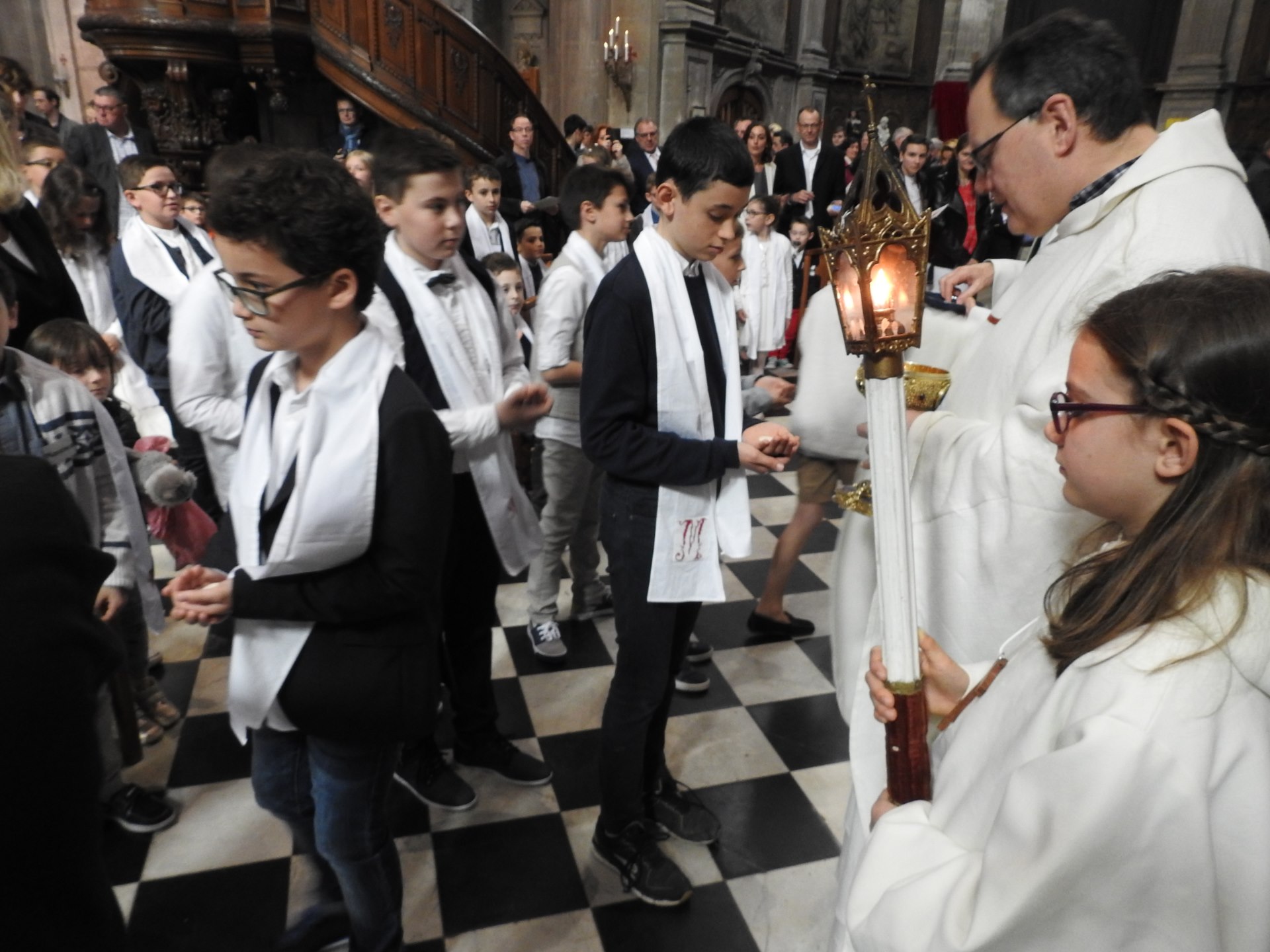 1eres communions 2018 cathedrale (190)