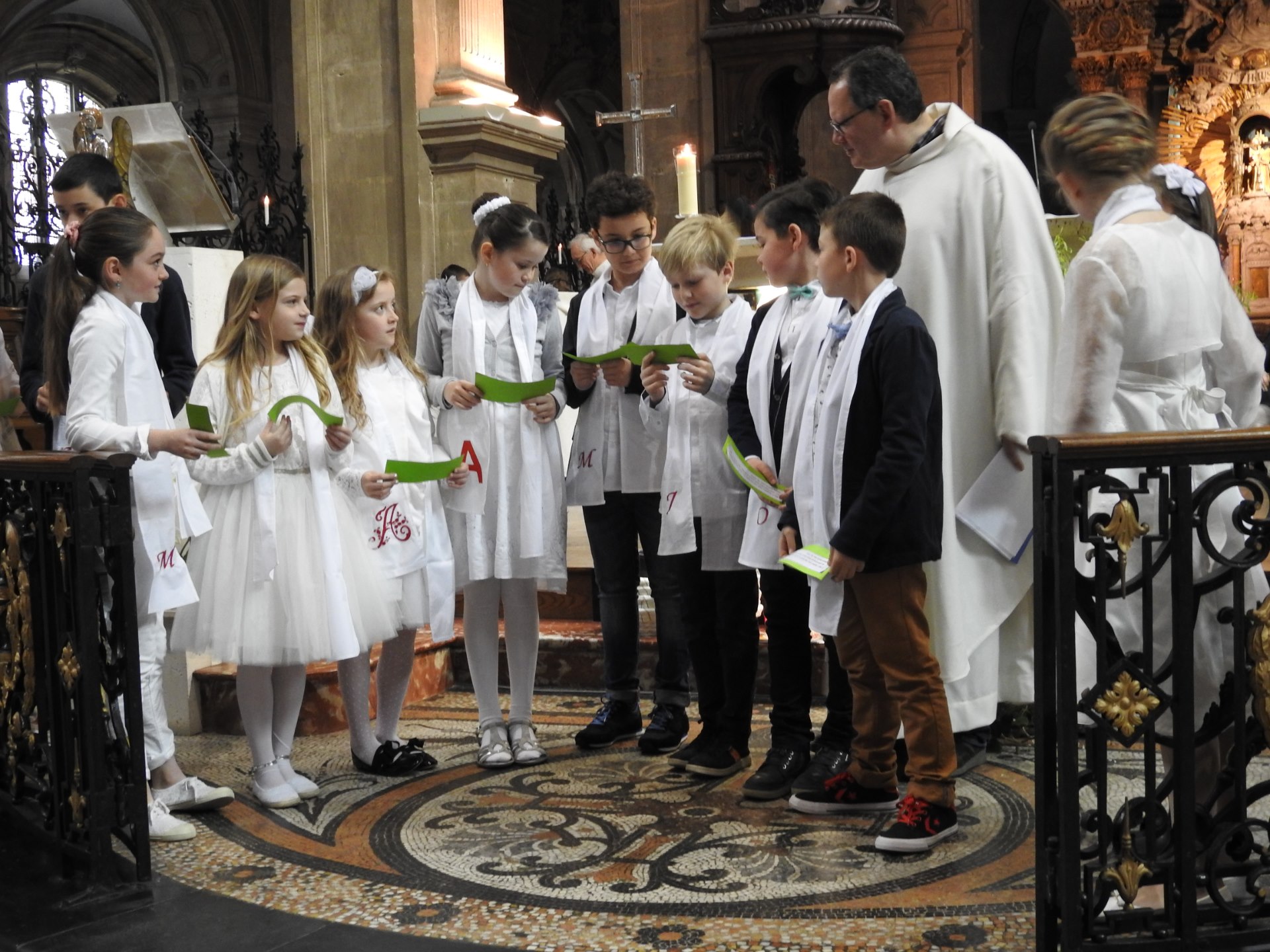1eres communions 2018 cathedrale (196)