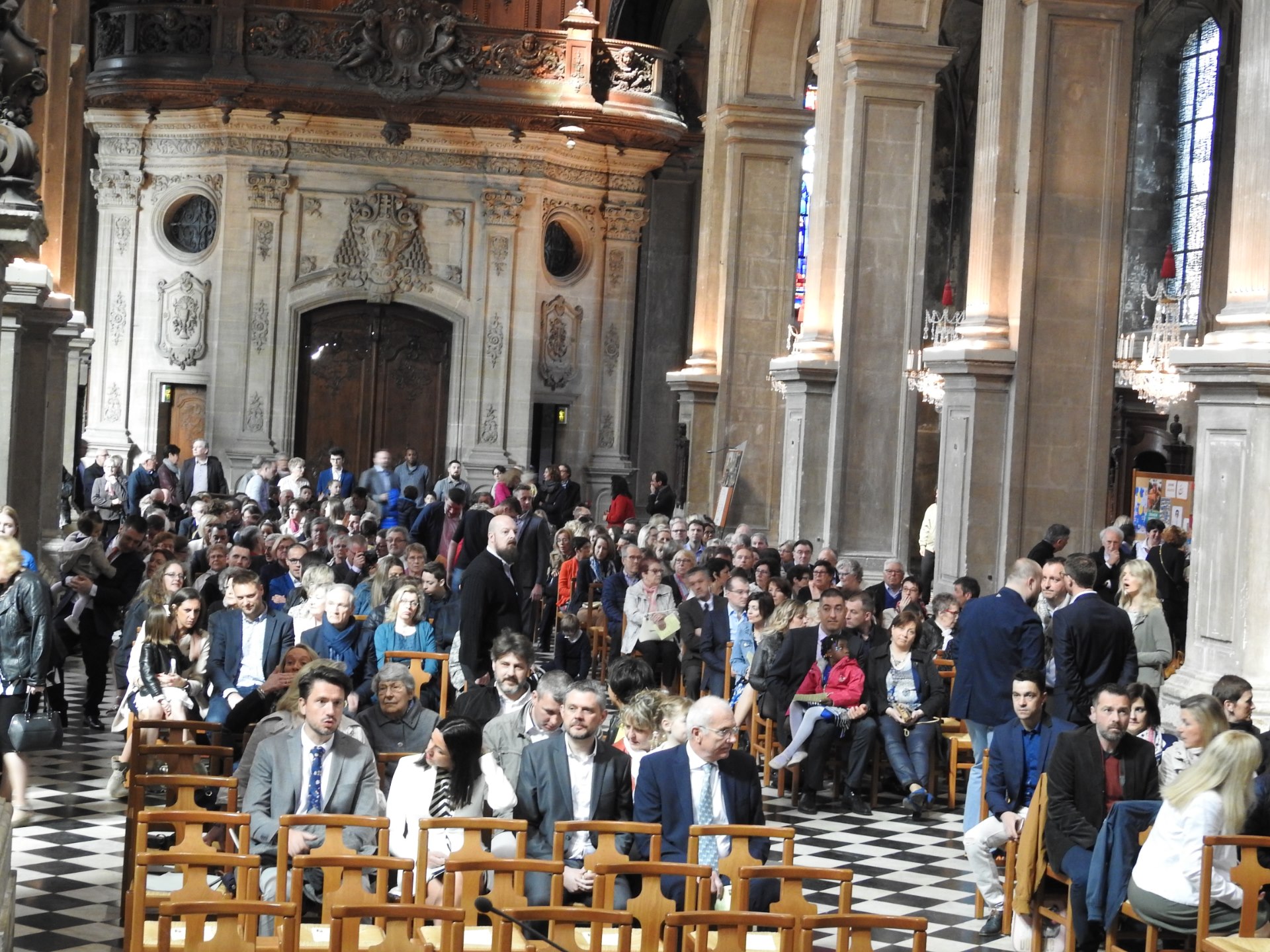 1eres communions 2018 cathedrale (47)