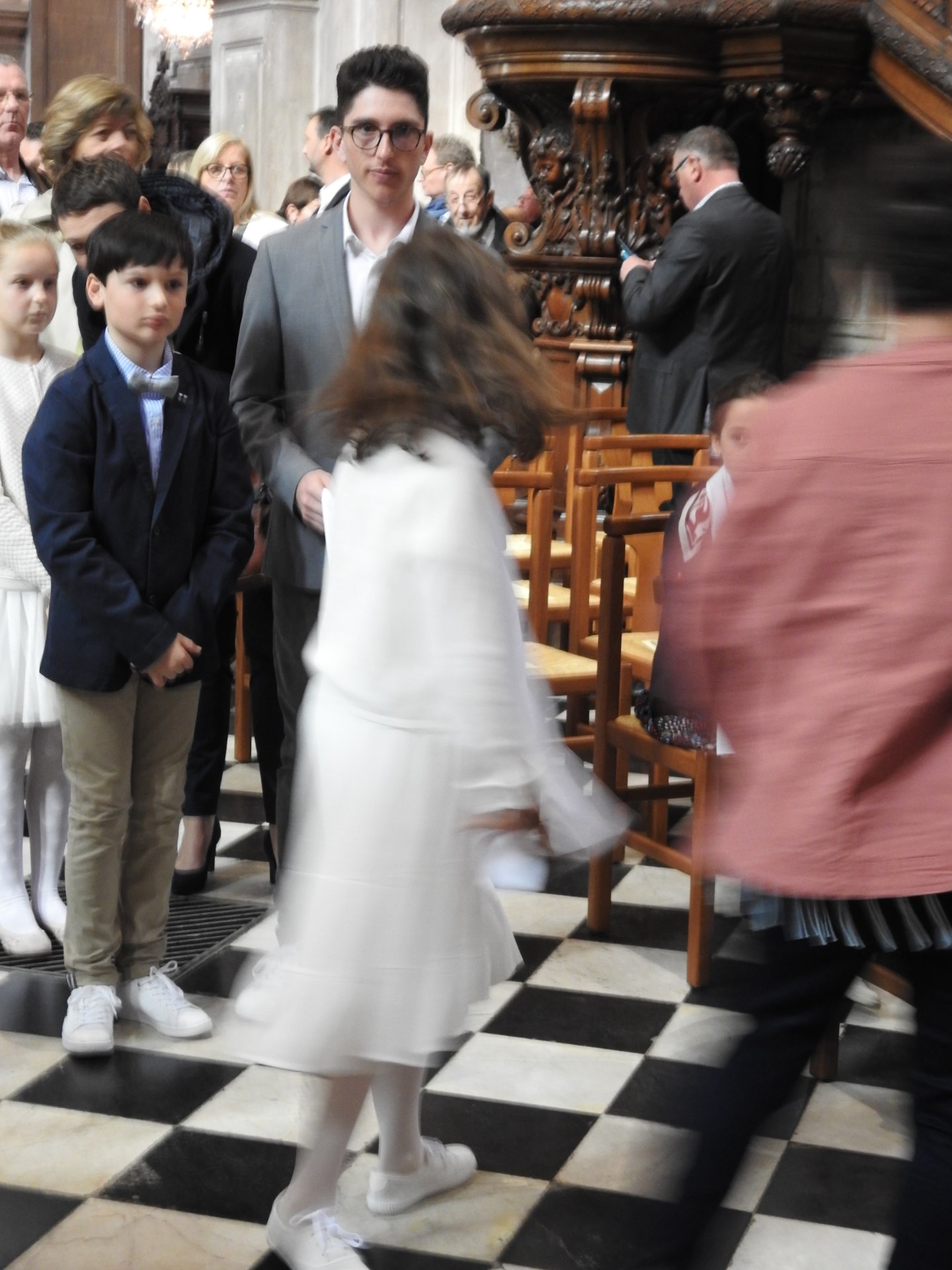 1eres communions 2018 cathedrale (69)