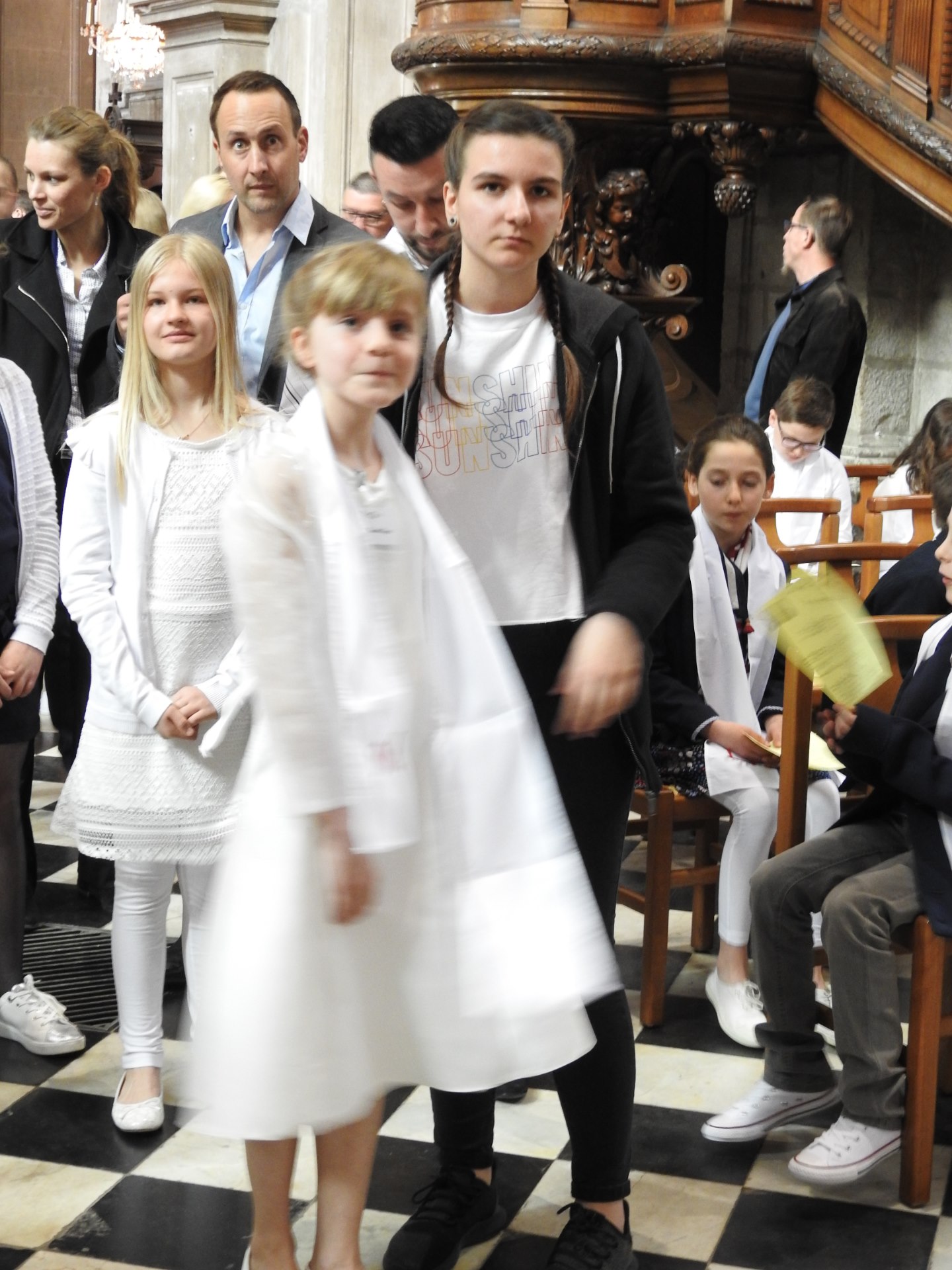 1eres communions 2018 cathedrale (79)