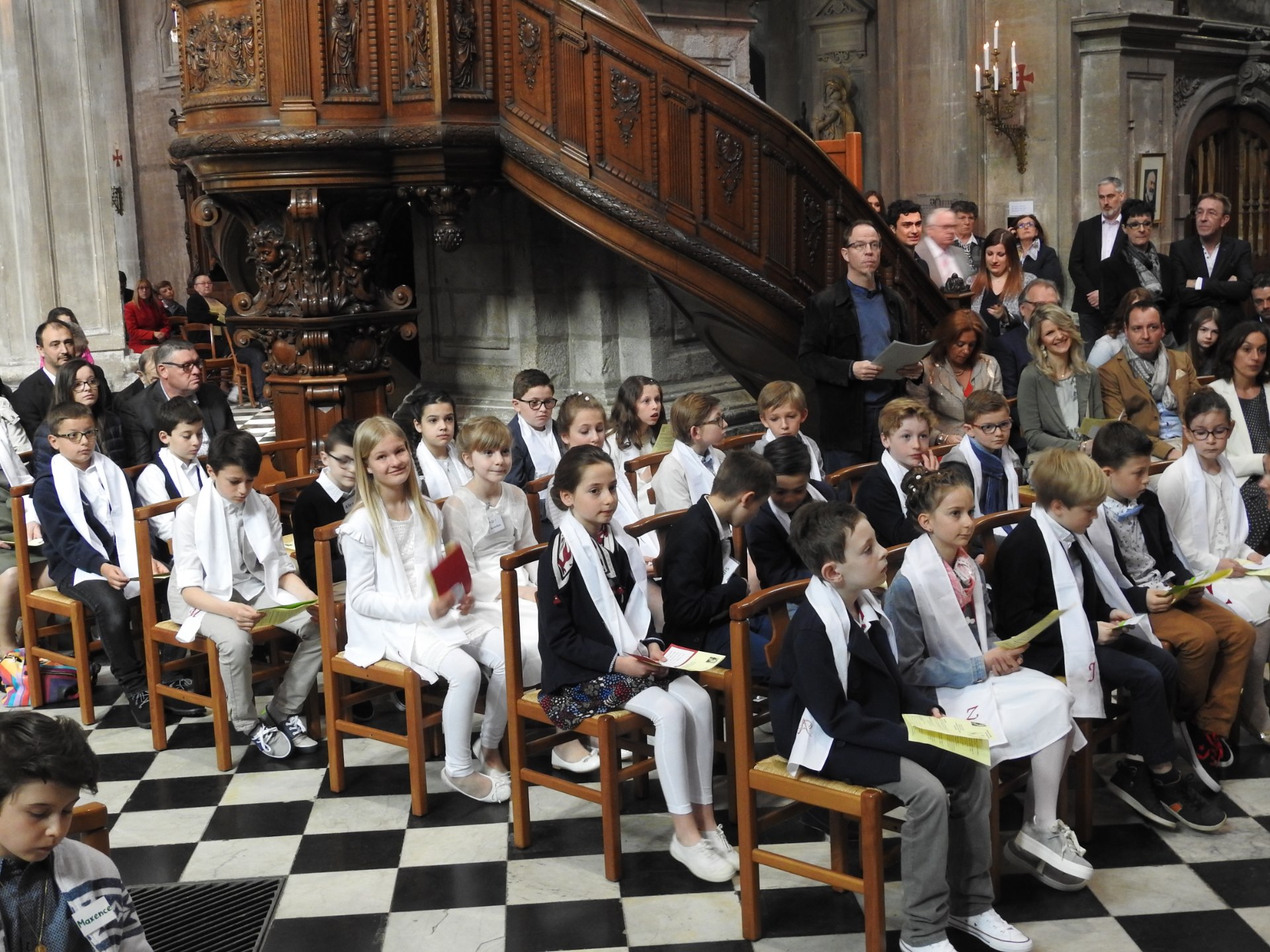 1eres communions 2018 cathedrale (95)