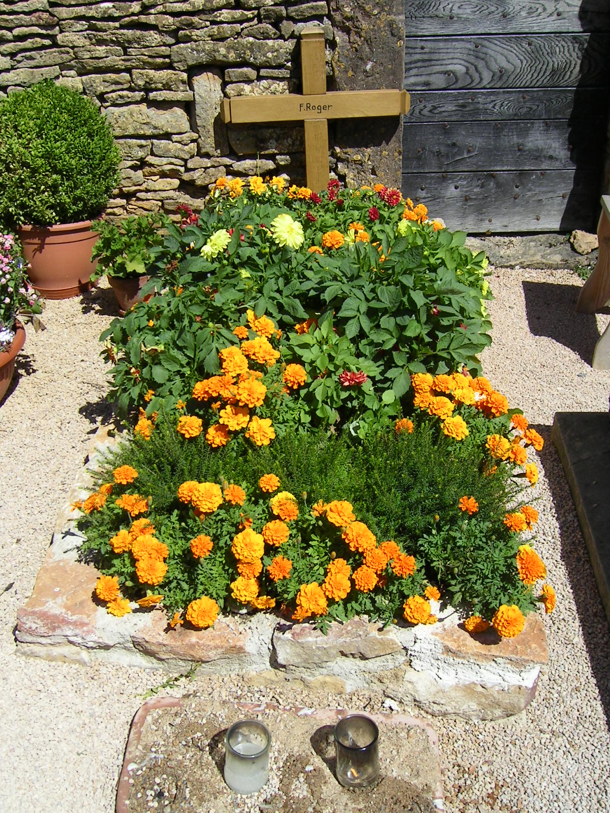 tombe de frère roger de taizé