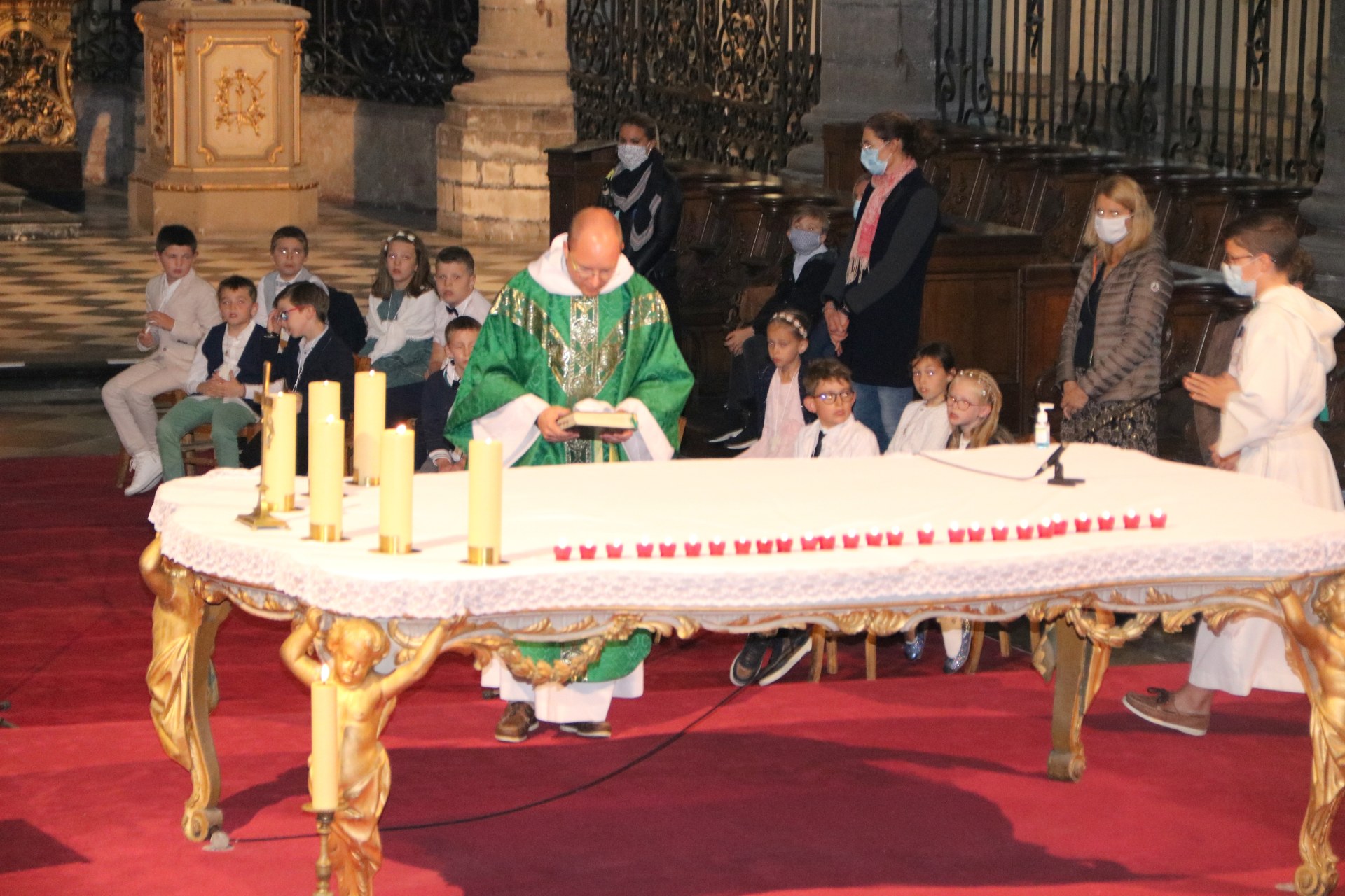 2009_Premières communions (St Jean Gr2) 96