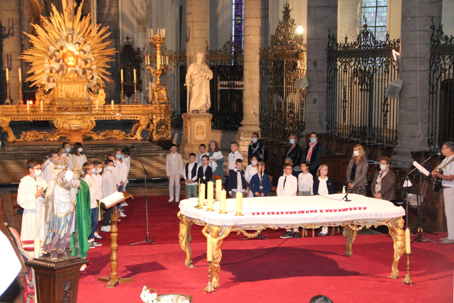 2009_Premières communions (St Jean Gr2) 98