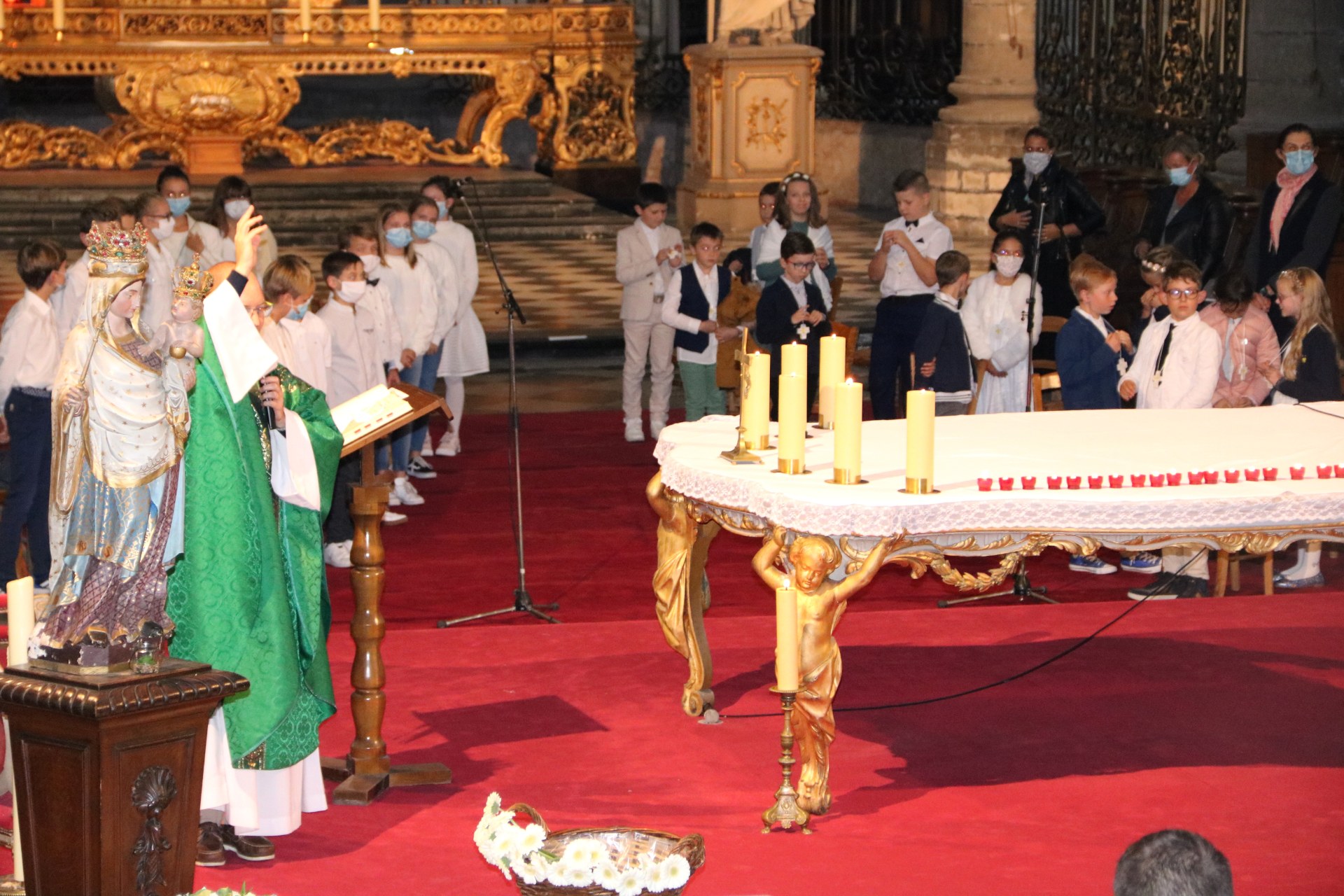 2009_Premières communions (St Jean Gr2) 99